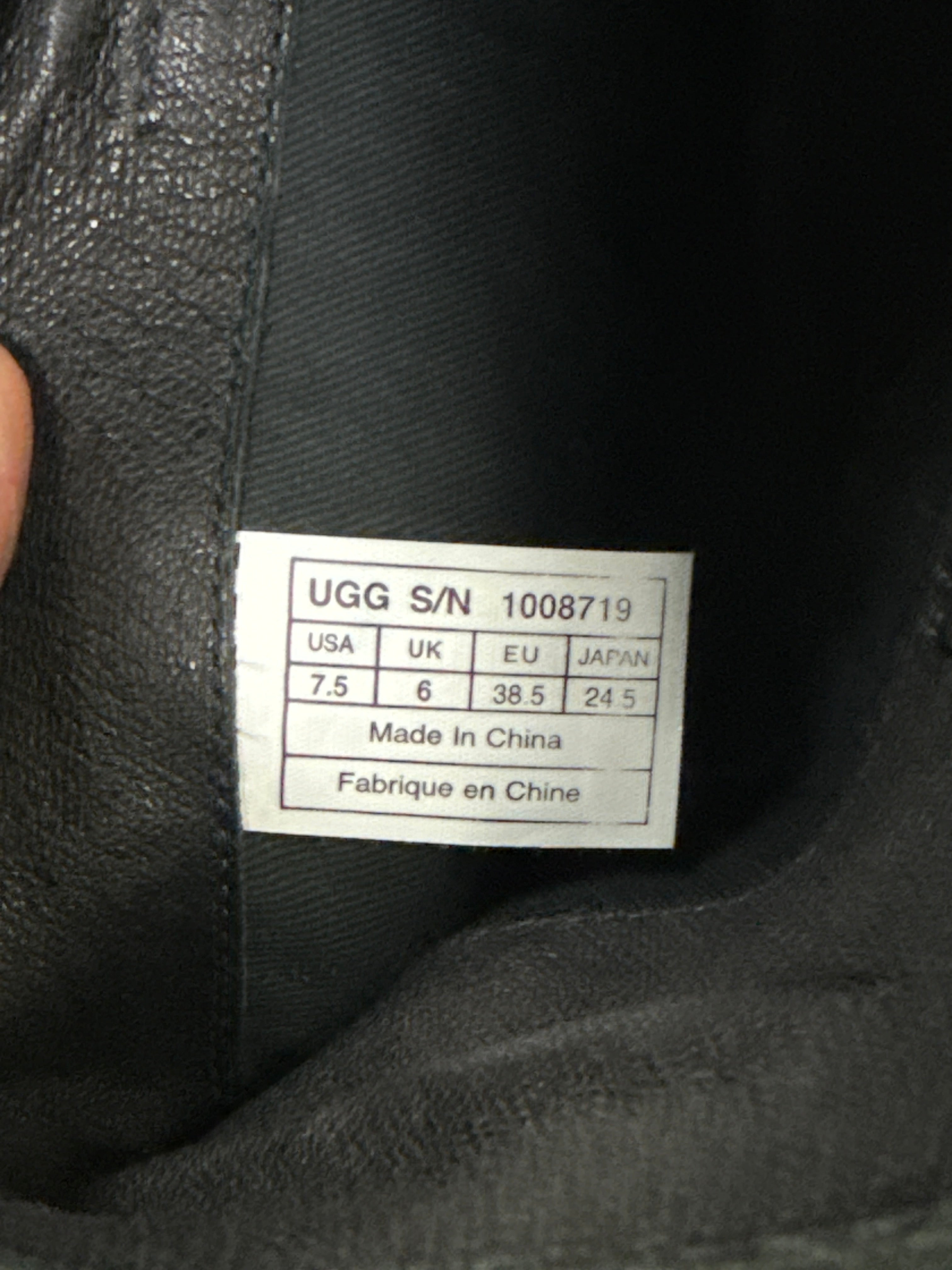 UGG CASSIS LEATHER BOOT (org$250)