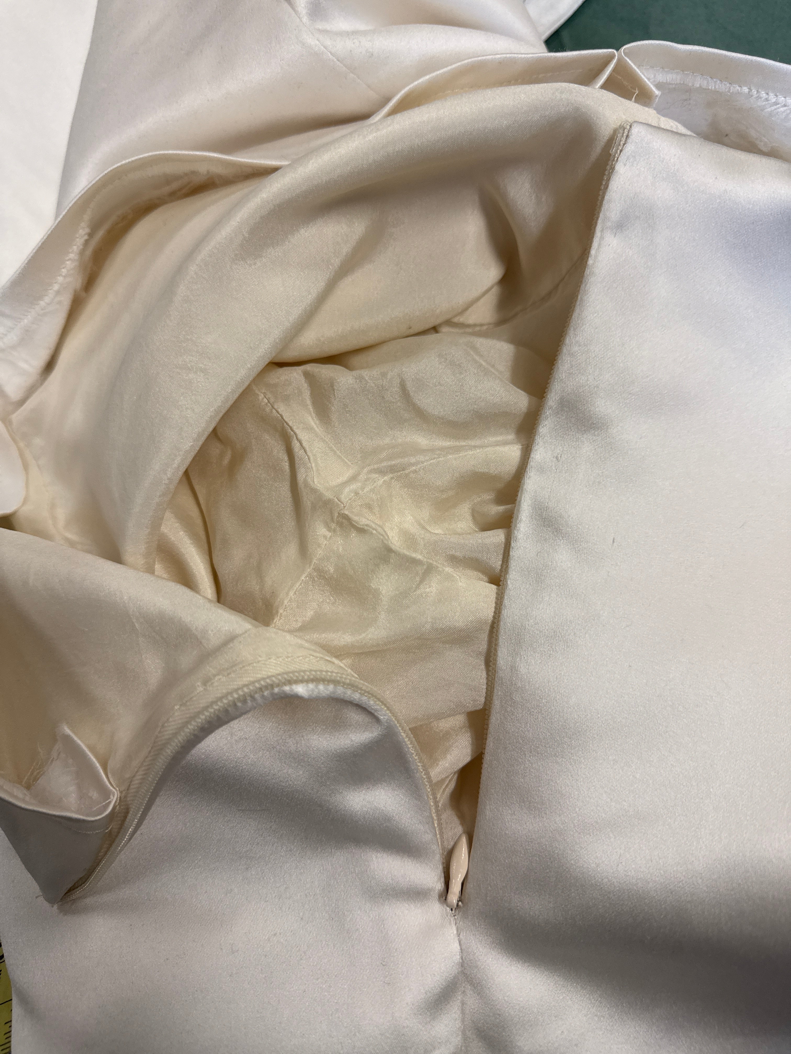 LOW RISE CROP SATIN PANT