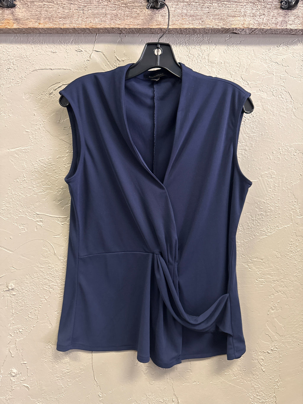BANANA REPUBLIC TWIST FRONT TOP