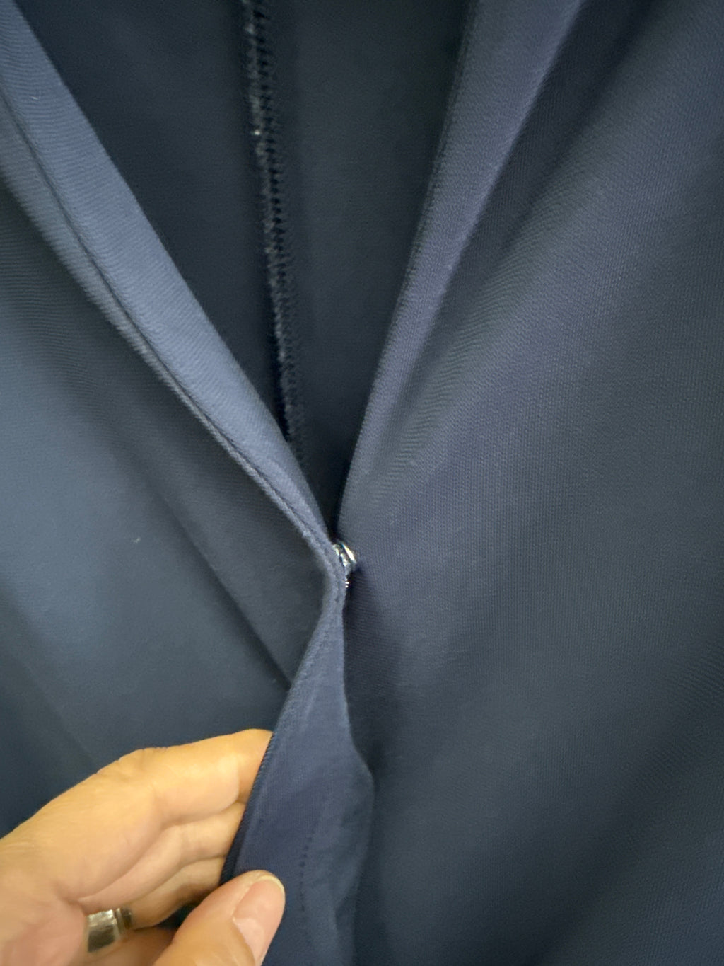 BANANA REPUBLIC TWIST FRONT TOP