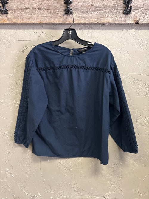 BANANA REPUBLIC LATTICE ACCENT TOP