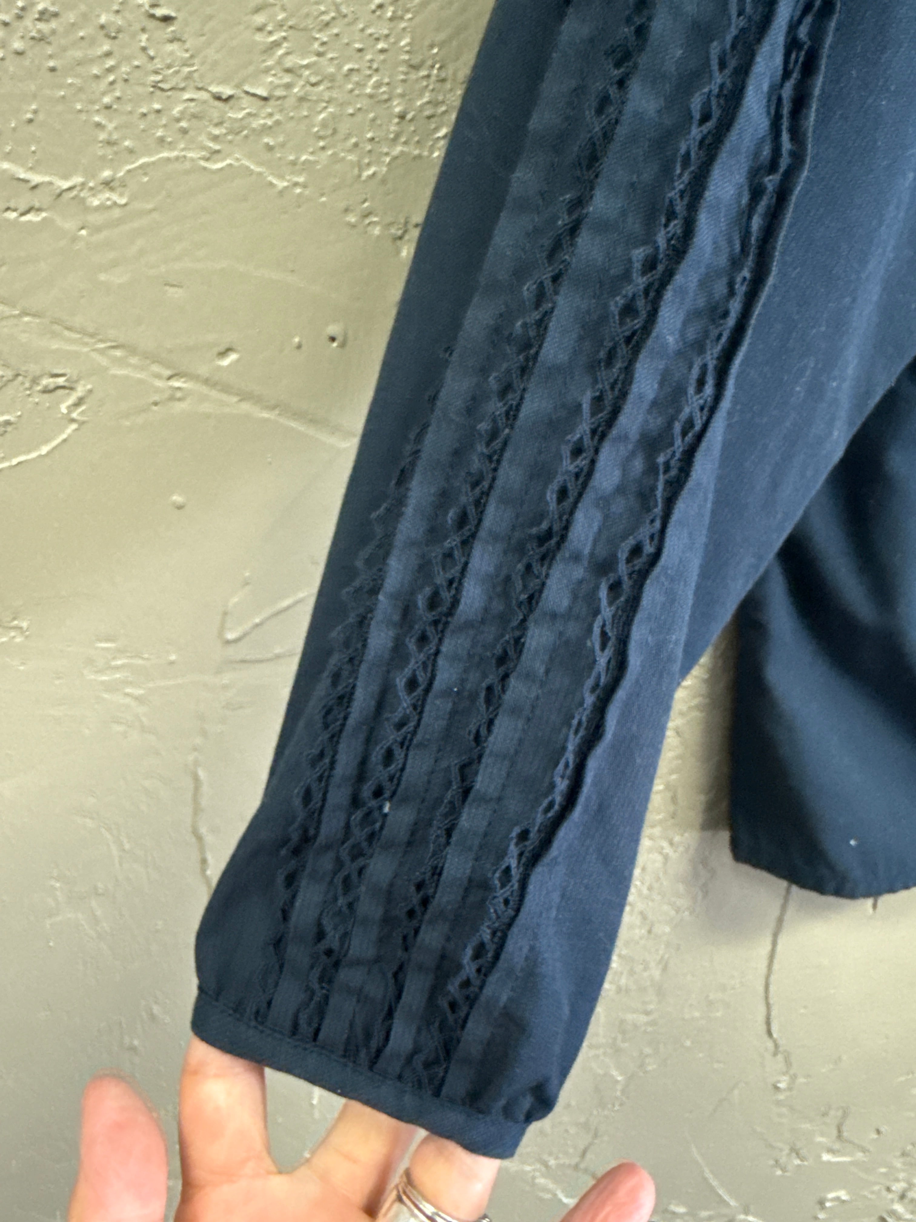 BANANA REPUBLIC LATTICE ACCENT TOP