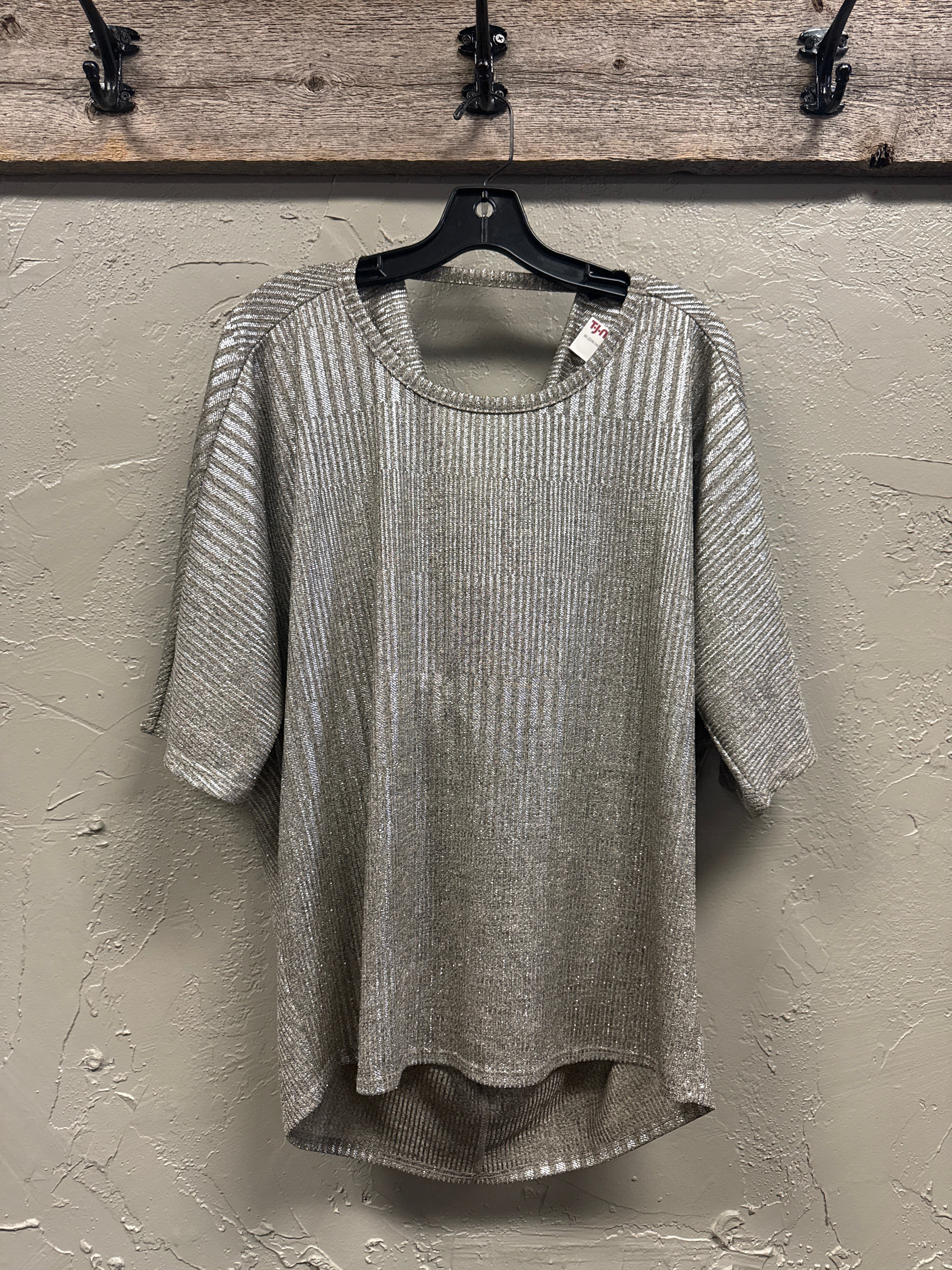 NWT Kim & Cami Metallic Top (org$68)