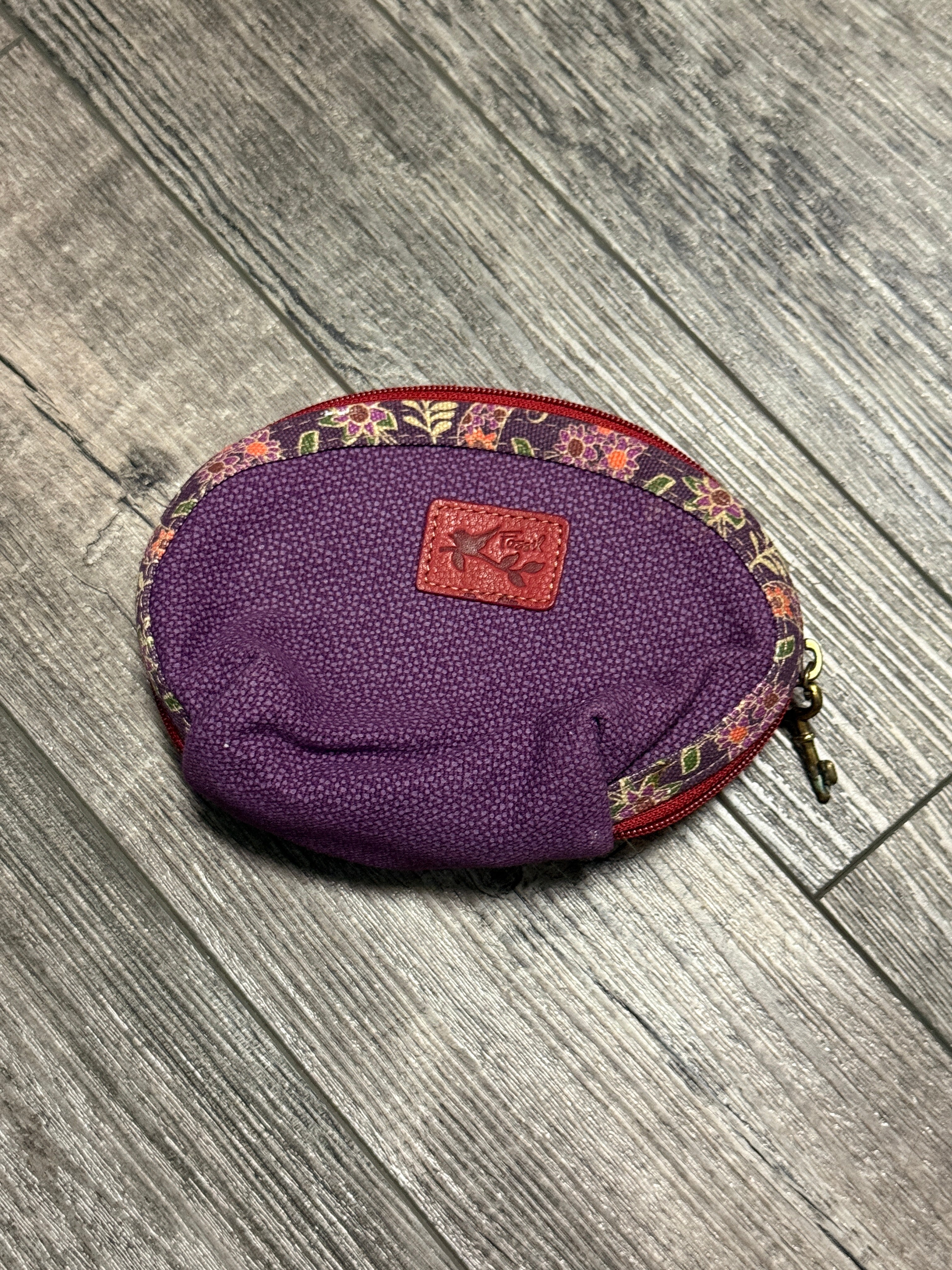 NWT FOSSIL HEART POUCH (org$20)