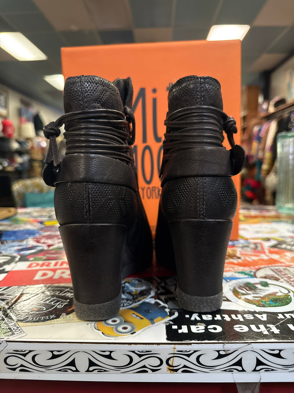 NIB MIZ MOOZ NAYA WEDGE (org$230)