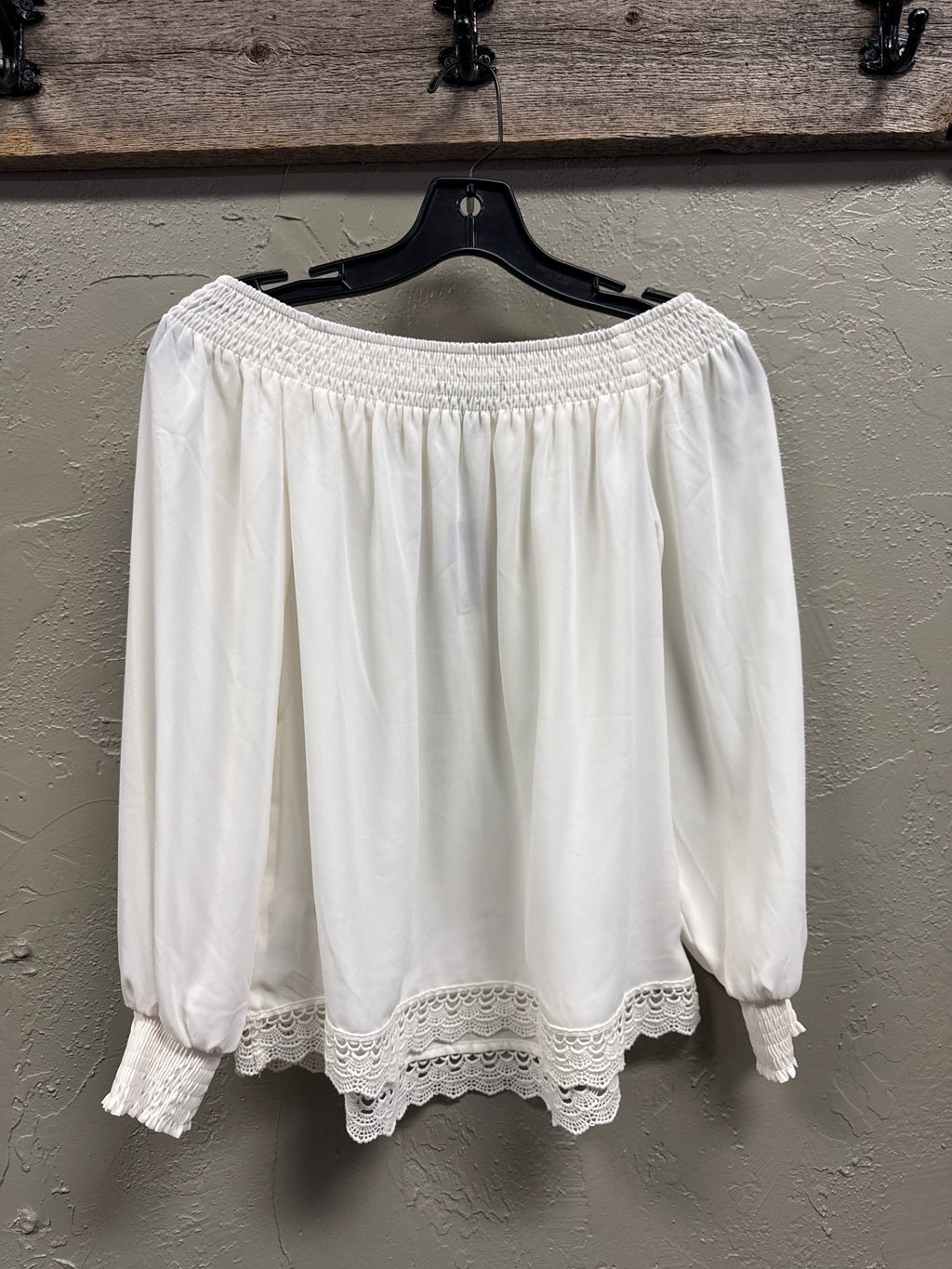 NWT EXPRESS OFF THE SHOULDER TOP (org$50)