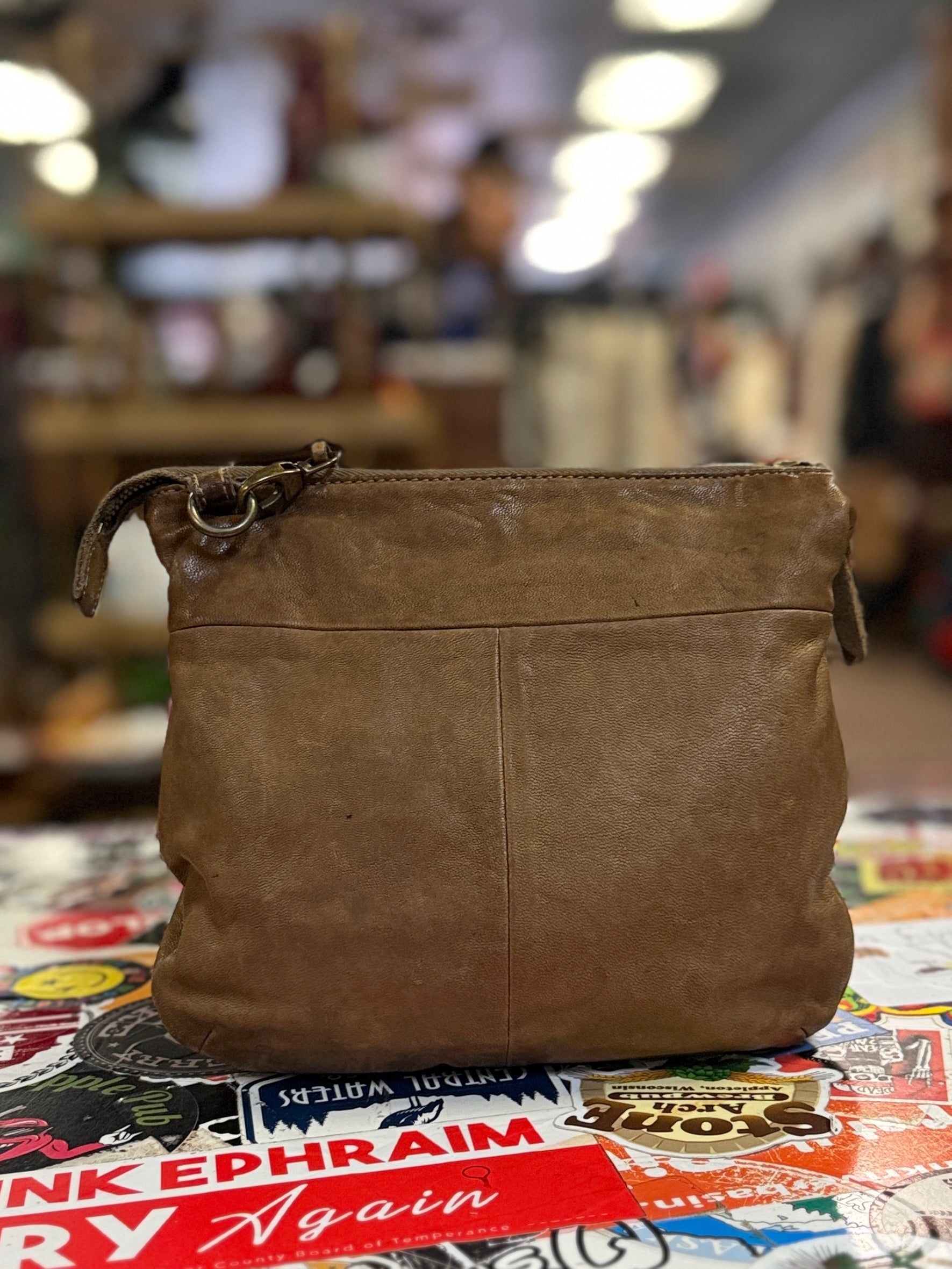 HOBO LEATHER SHOULDER BAG