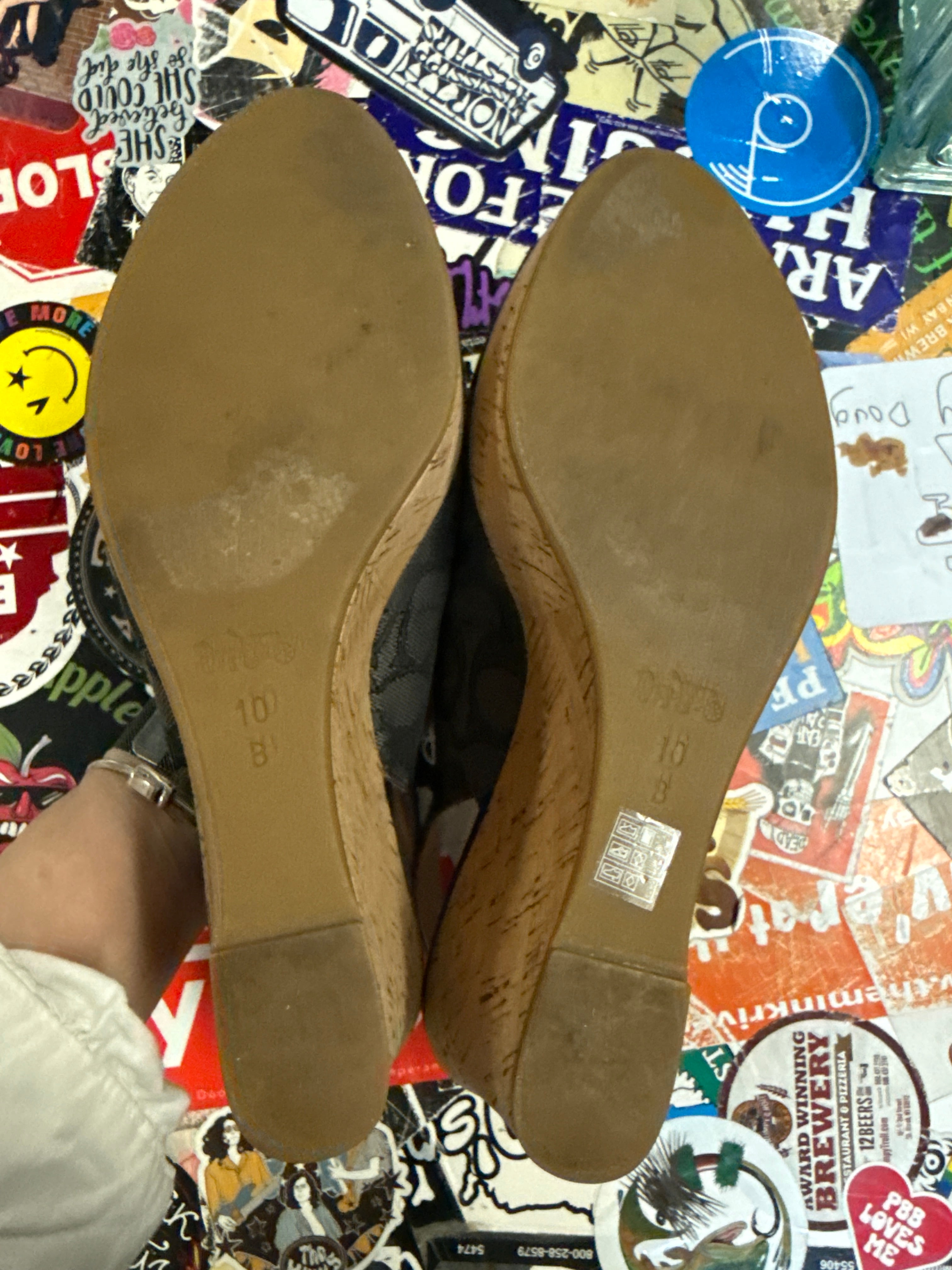 COACH LOGO WEDGE SANDALS (org$195)