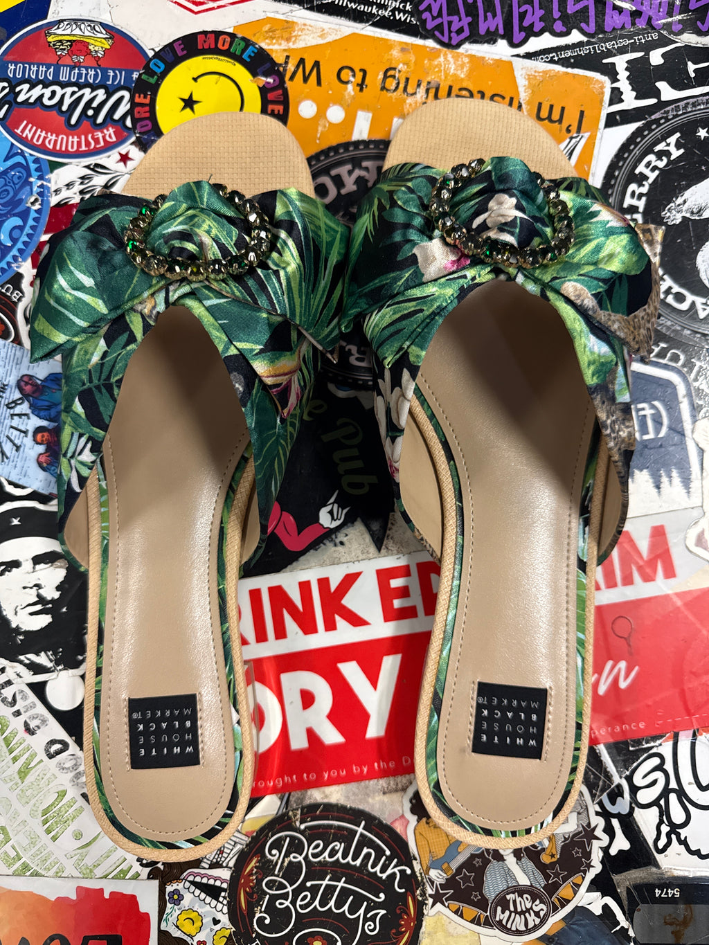 NIB WHBM EMERALD BOW SLIDES (org$110)