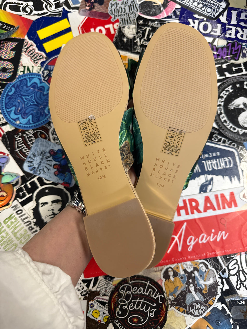 NIB WHBM EMERALD BOW SLIDES (org$110)