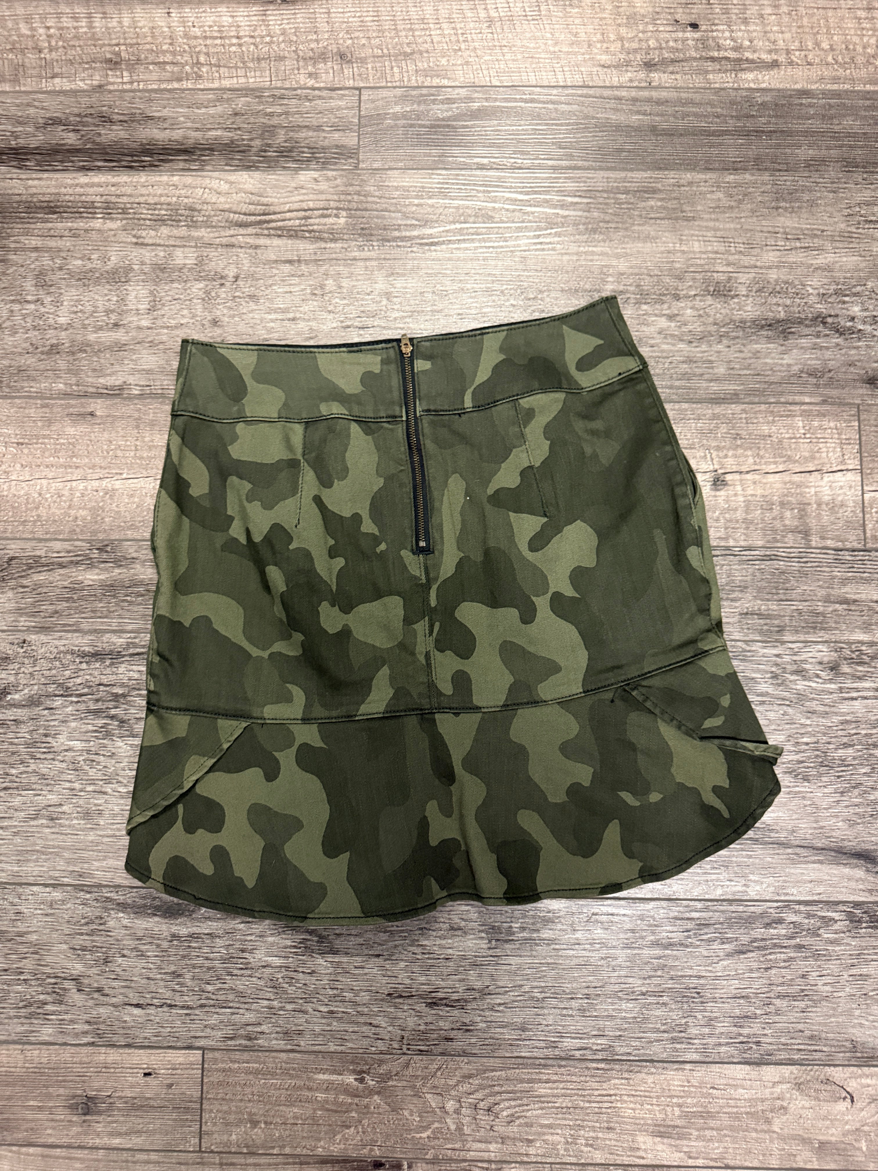 WHBM CAMO STRETCH FLOUNCE SKIRT