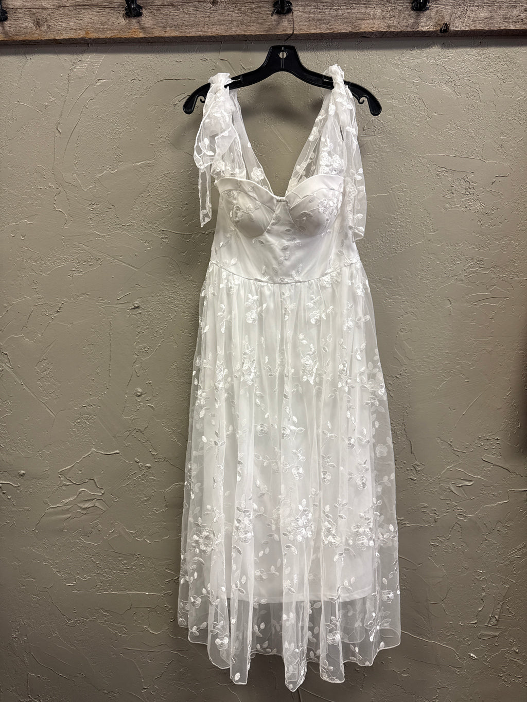 NWT EMBROIDERED TULLE MIDI DRESS (org$189)