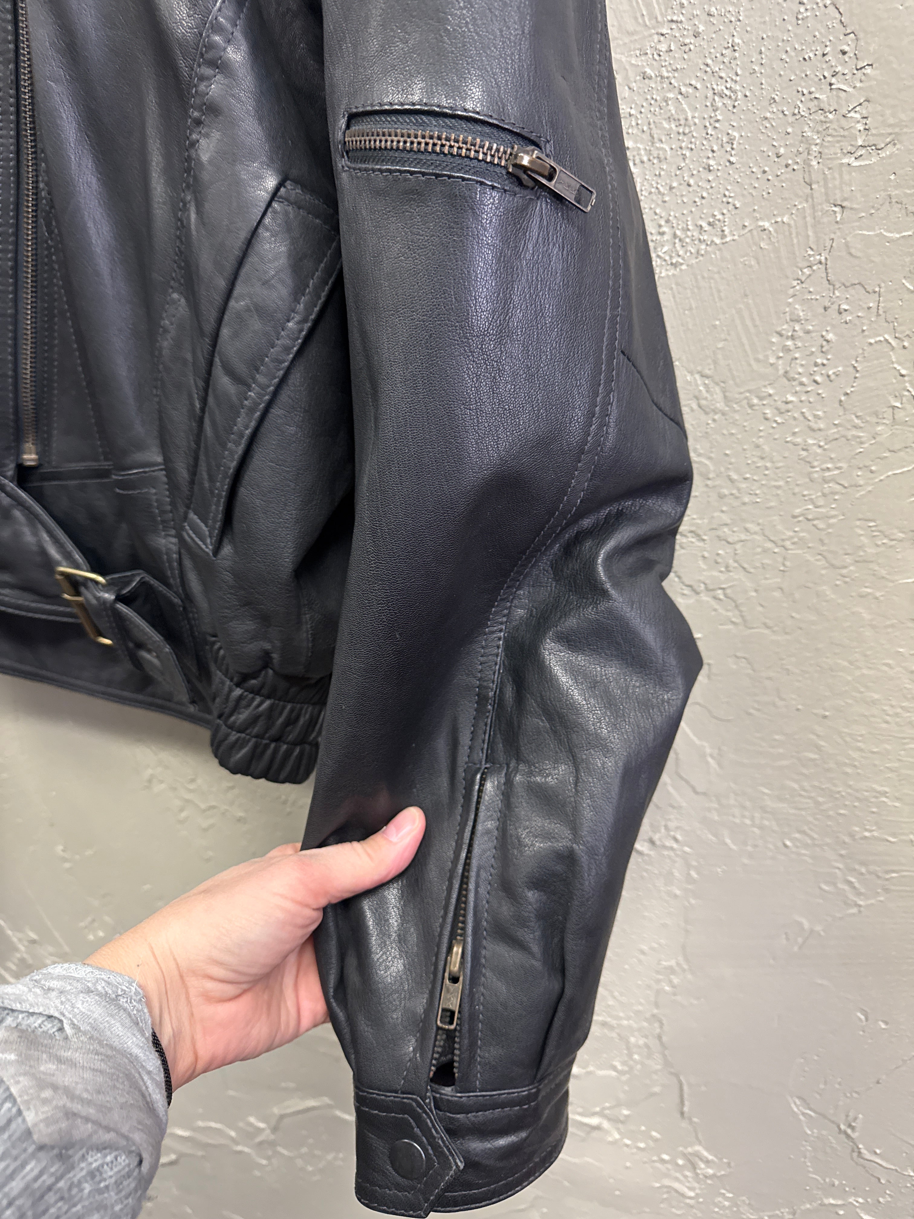 VTG 80's/90's LADIES LEATHER JACKET