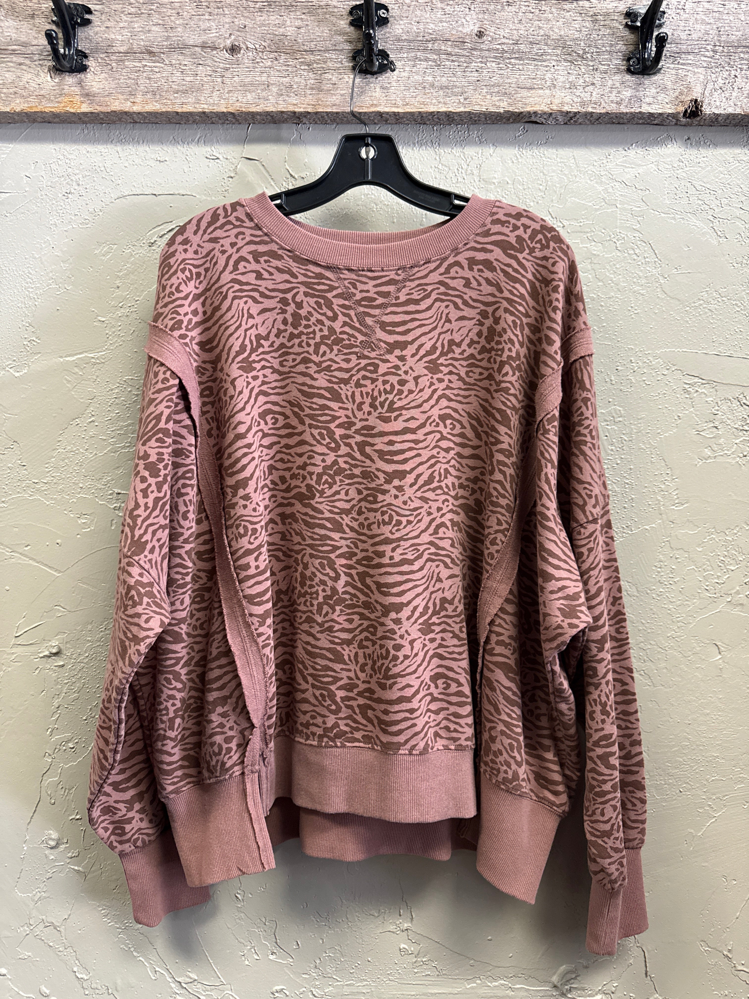 NWT VINYL ICONS TIGER-PRINT SWEATSHIRT