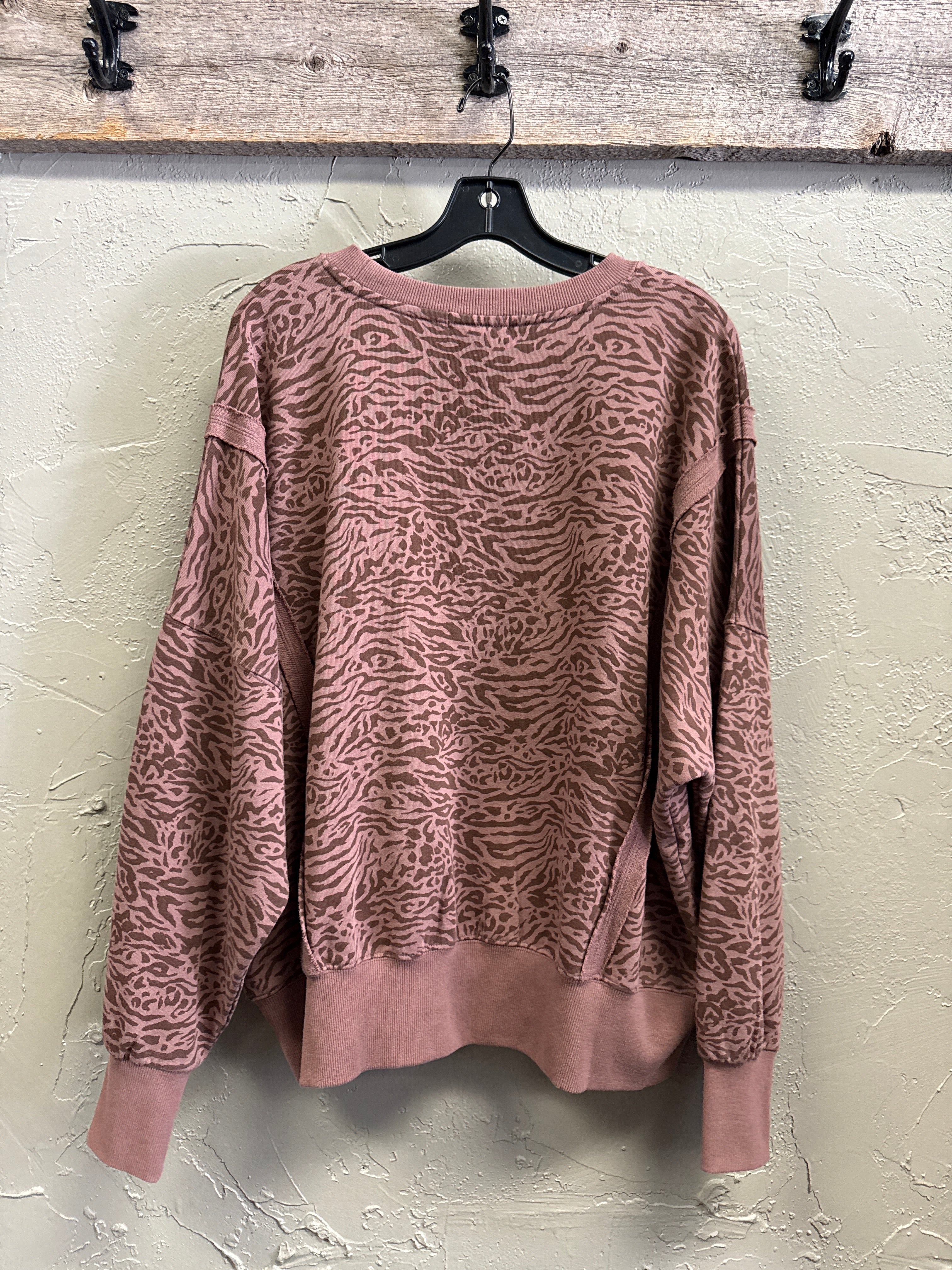 NWT VINYL ICONS TIGER-PRINT SWEATSHIRT