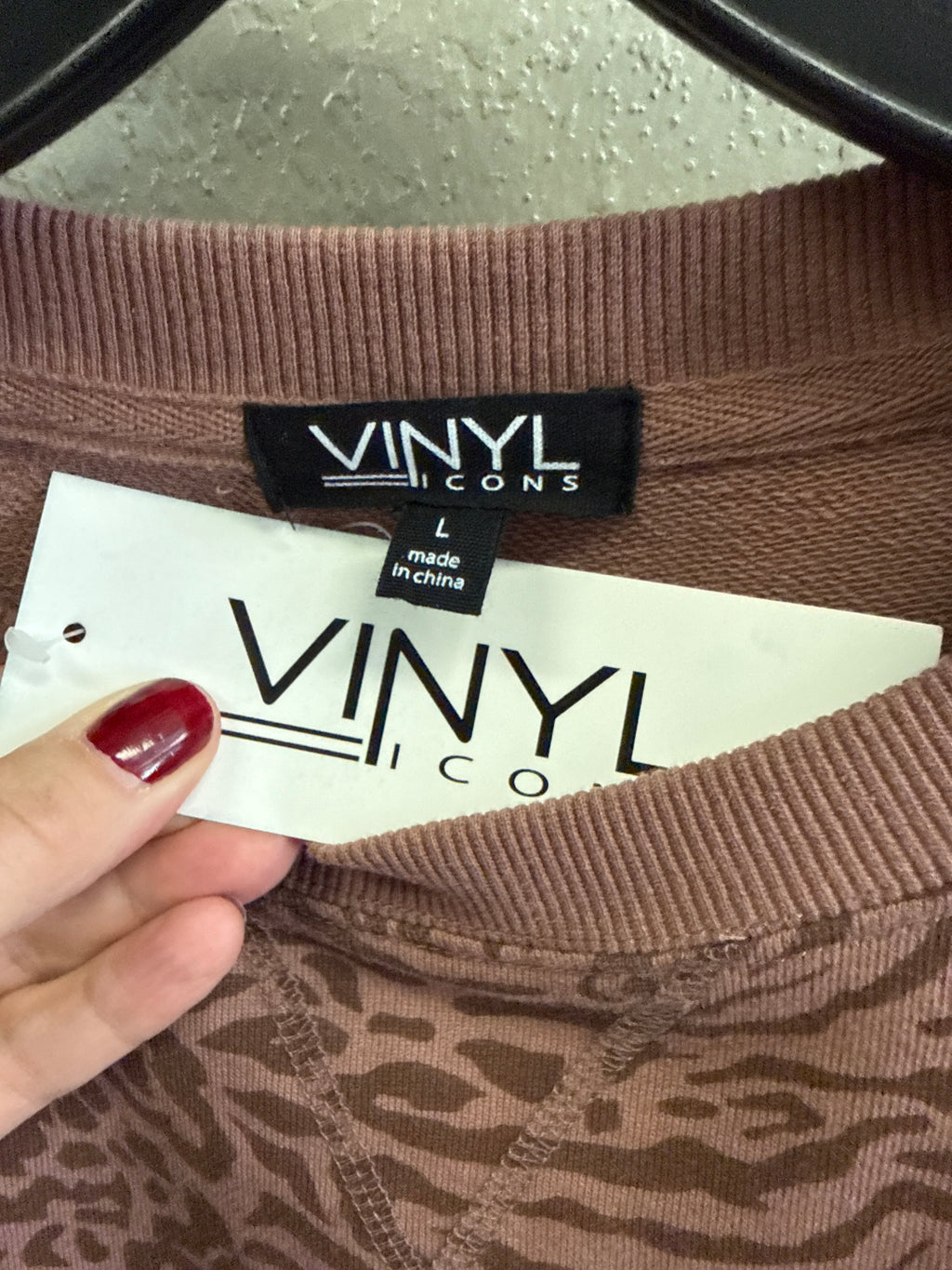 NWT VINYL ICONS TIGER-PRINT SWEATSHIRT