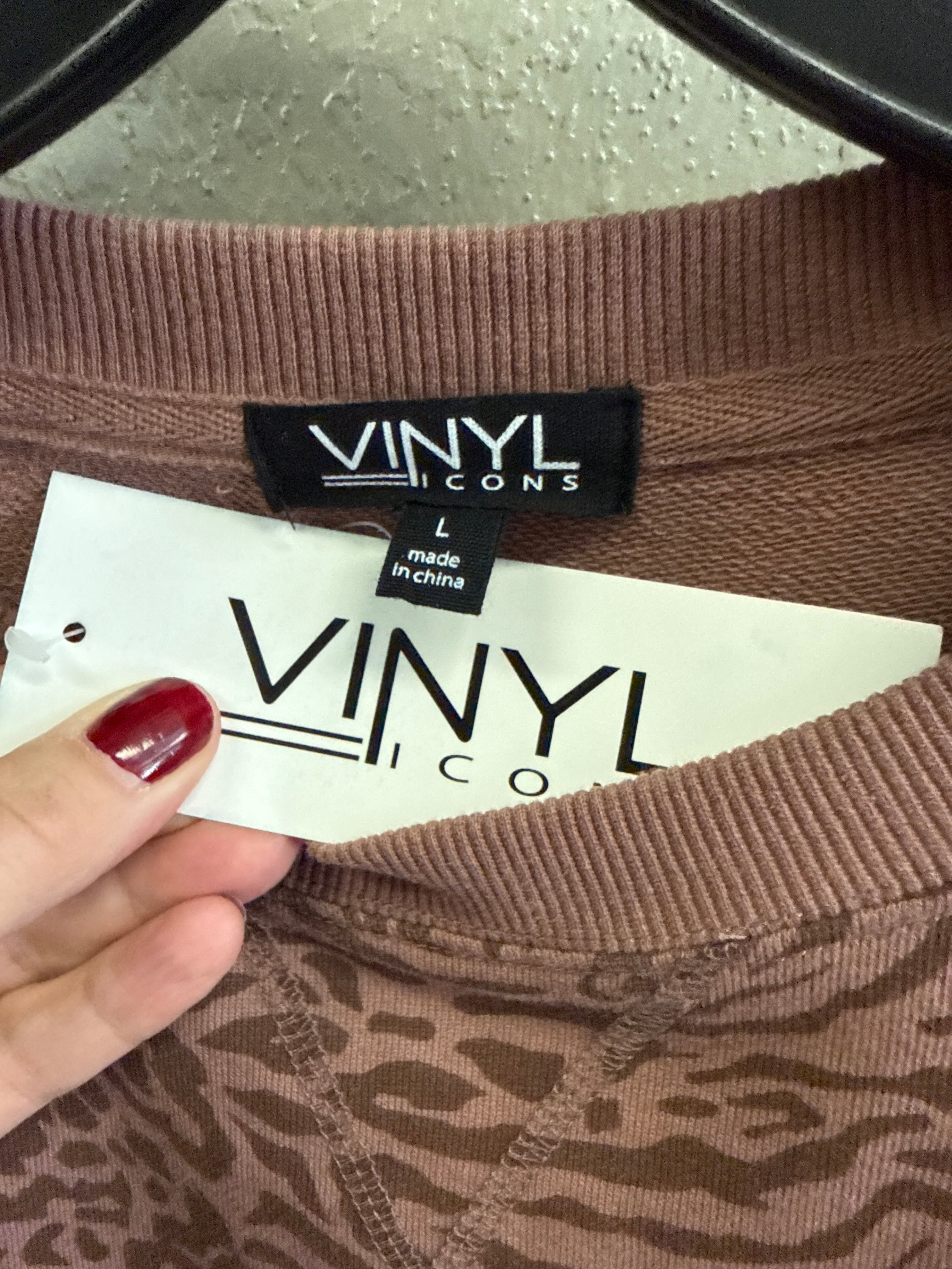 NWT VINYL ICONS TIGER-PRINT SWEATSHIRT