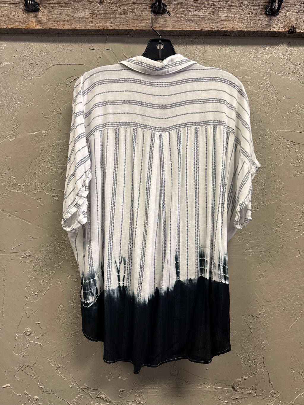 THE ROOM TWIST-FRONT BLOUSE