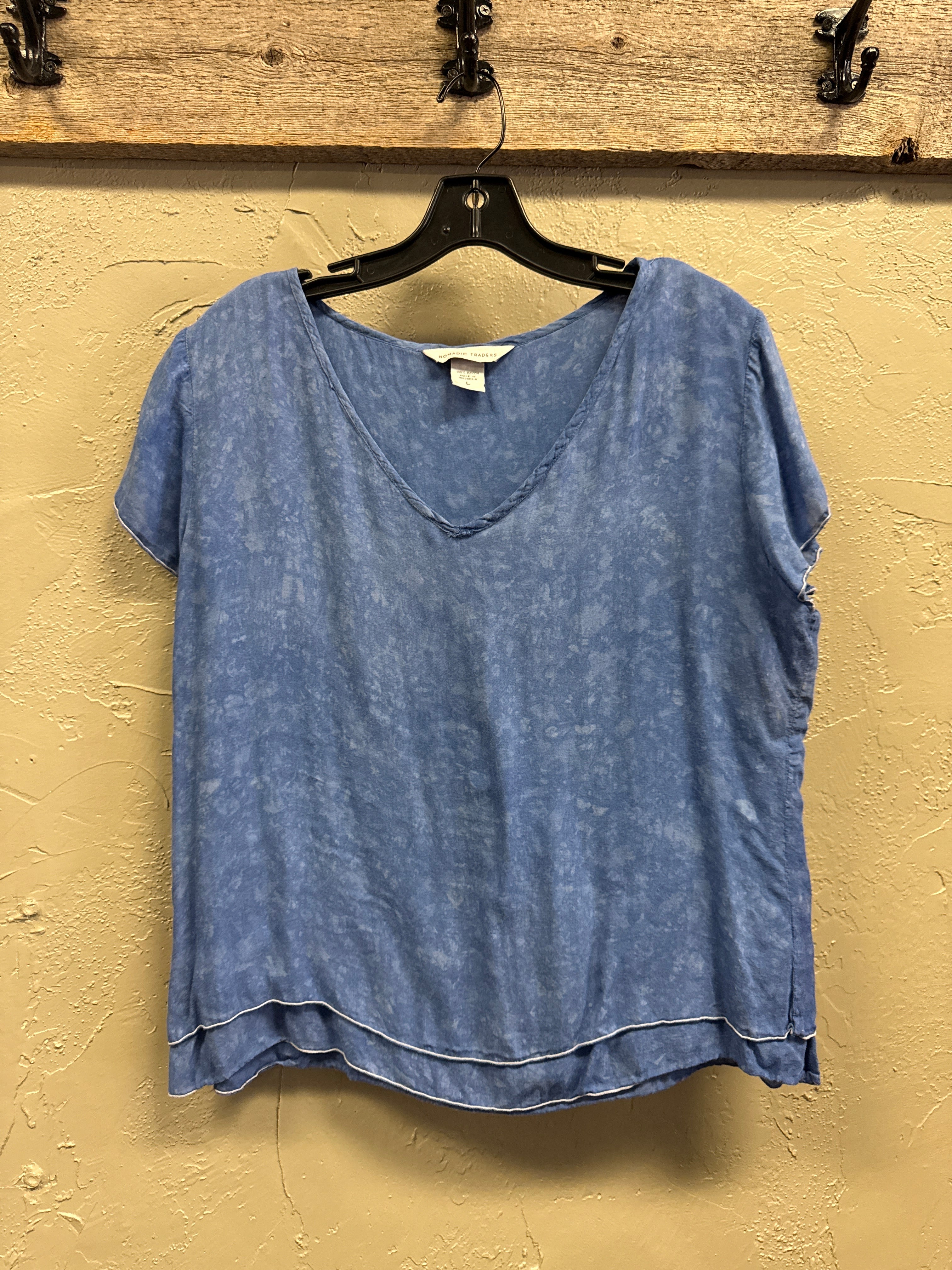 NORDIC TRADERS V-NECK TOP