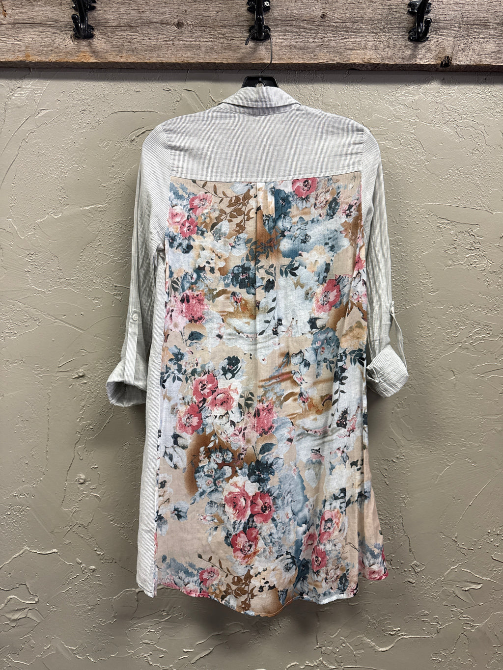 MYSTREE DUAL-PANEL FLORAL BACK TOP