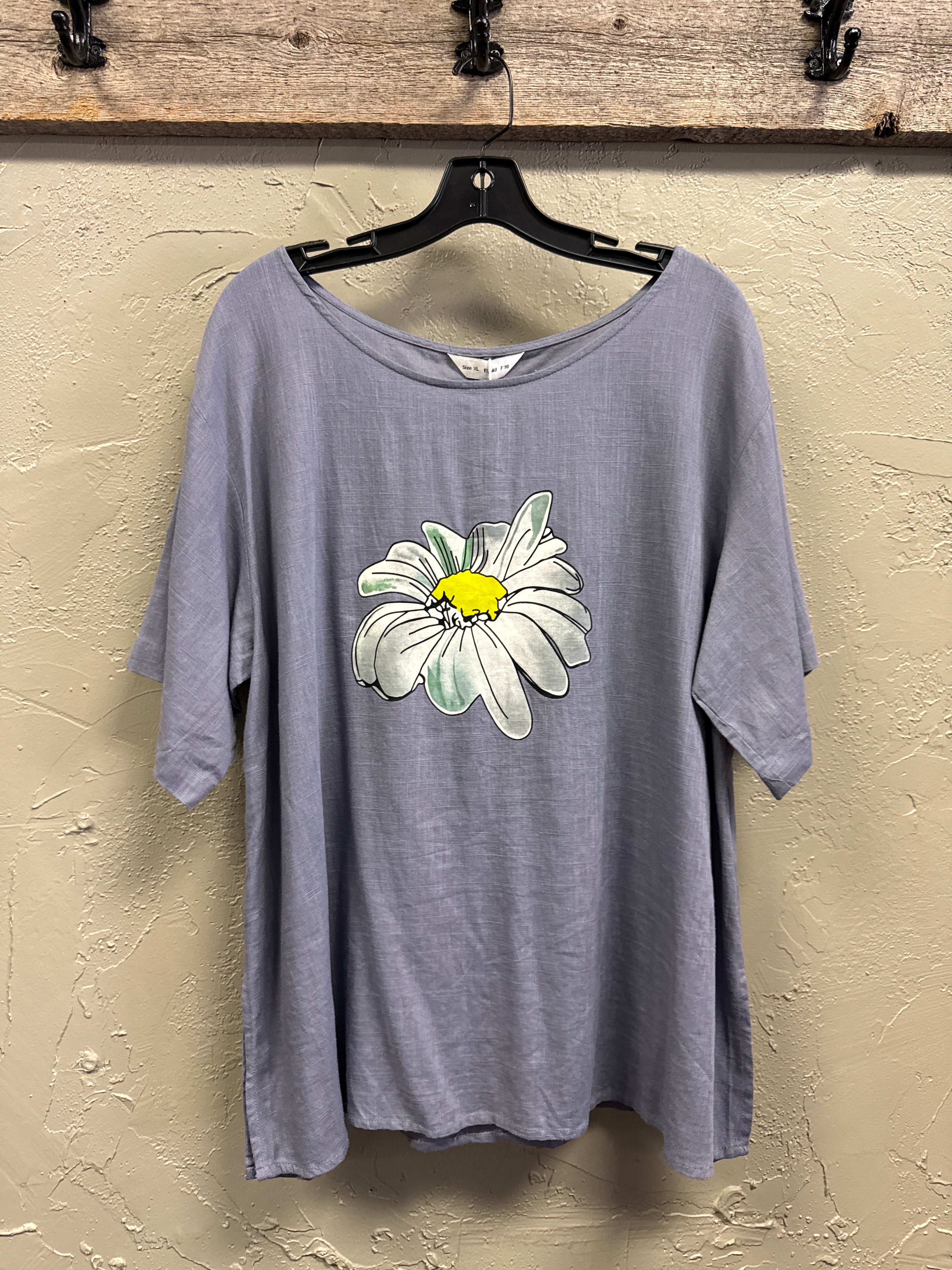 NWT TENDENCY DAISY SHIRT