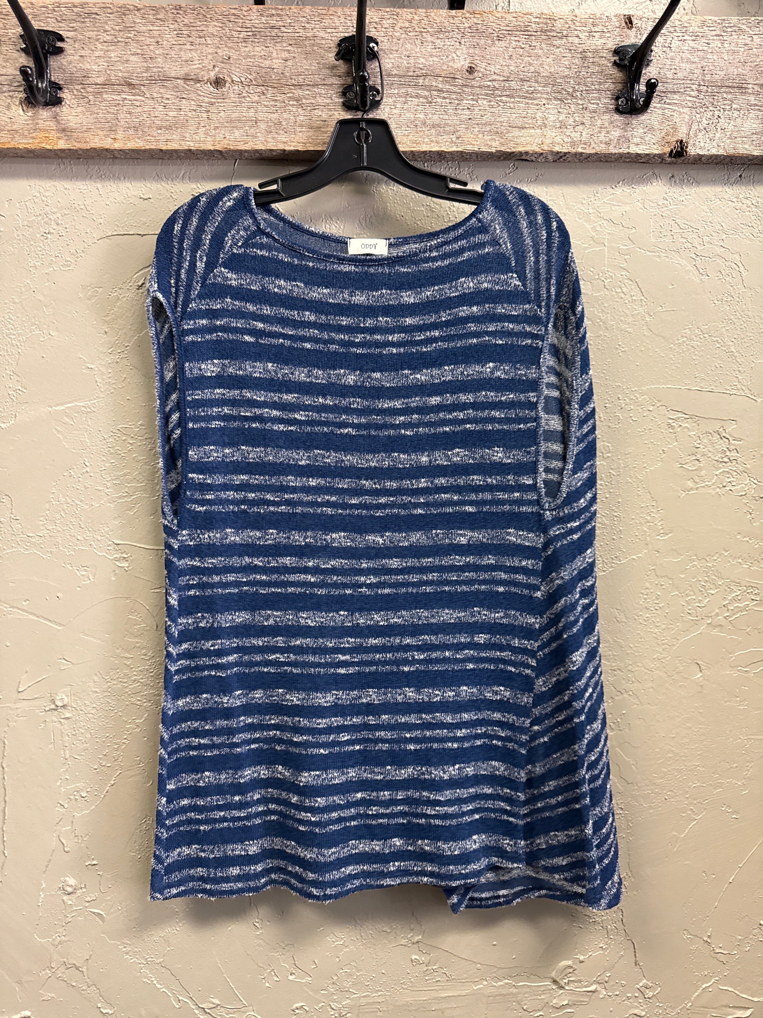 ODDY KNIT SLEEVELESS TOP