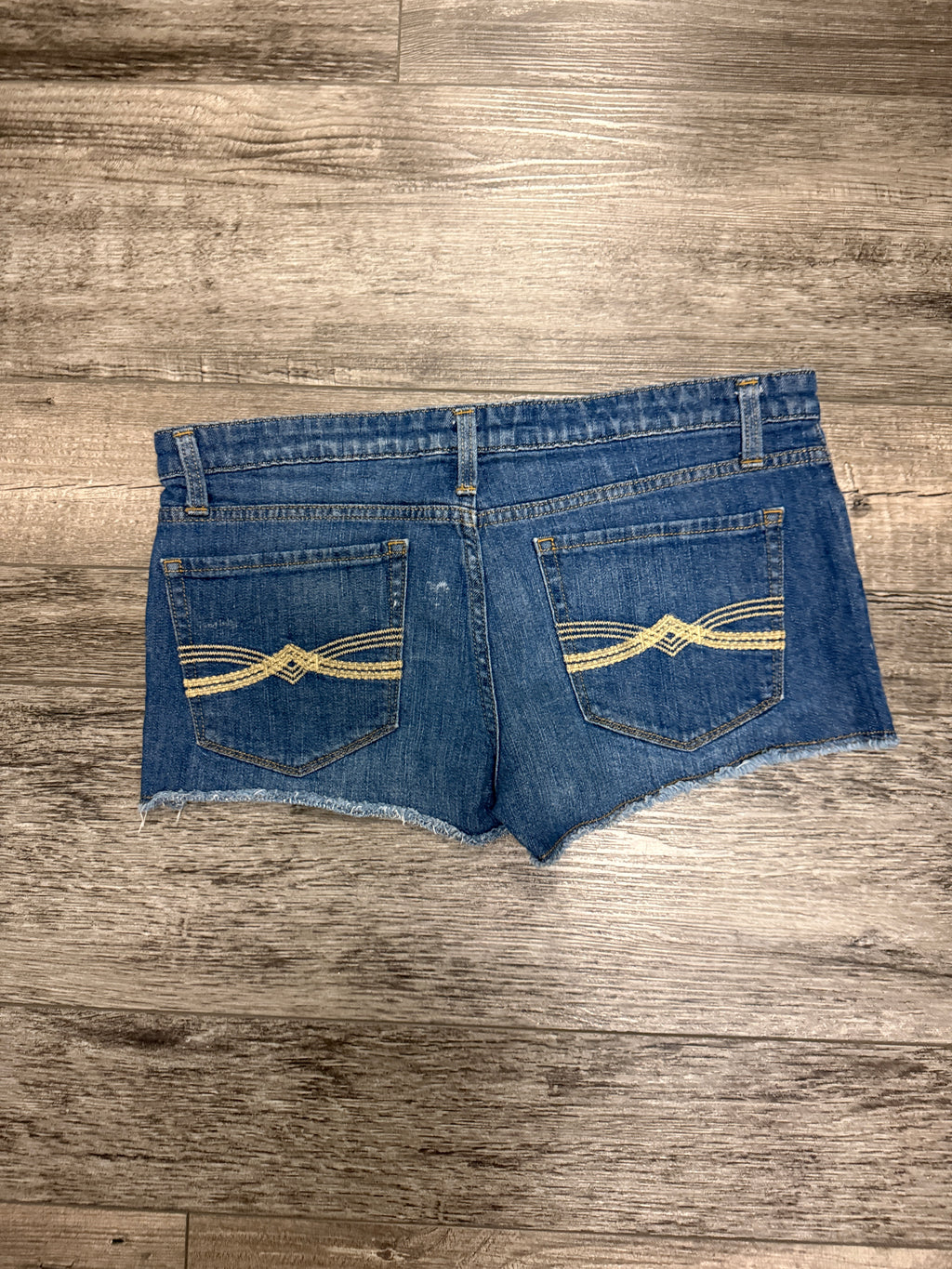 Mudd Shorty Raw-Hem Shorts