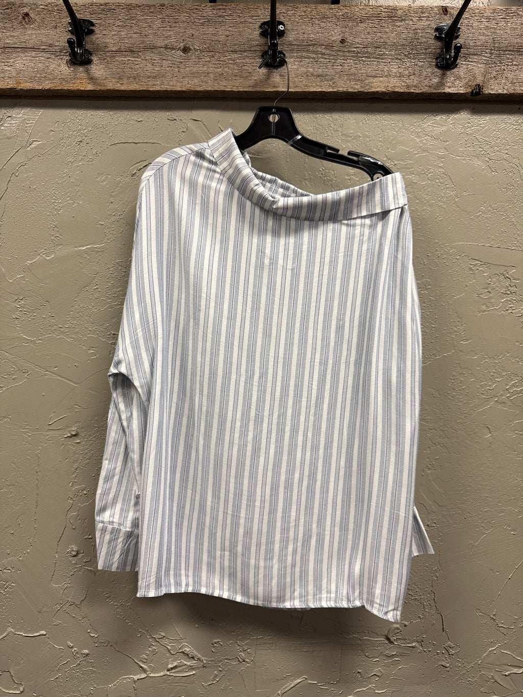 NWOT mod/x Off-the-Shoulder Top