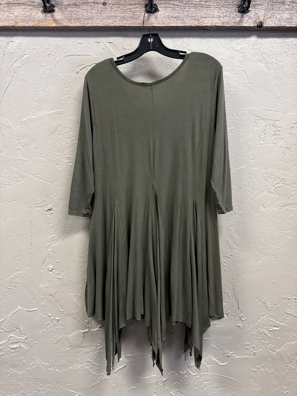 NWOT Kate & Mallory Handkerchief Hem Tunic
