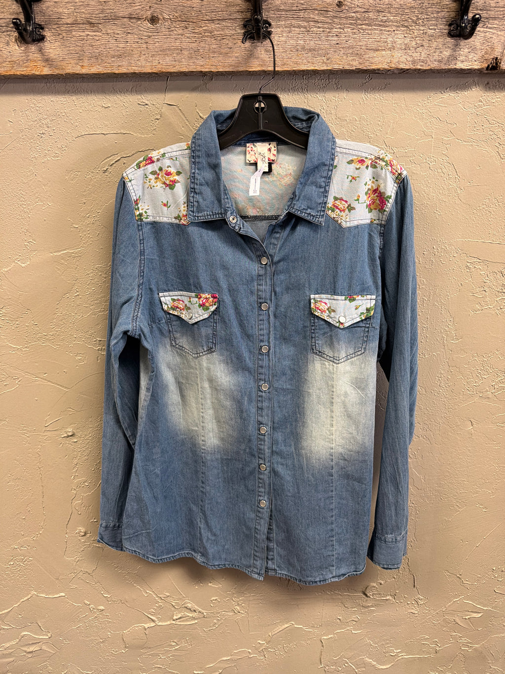 NWT Floral Patchwork Western Shirt