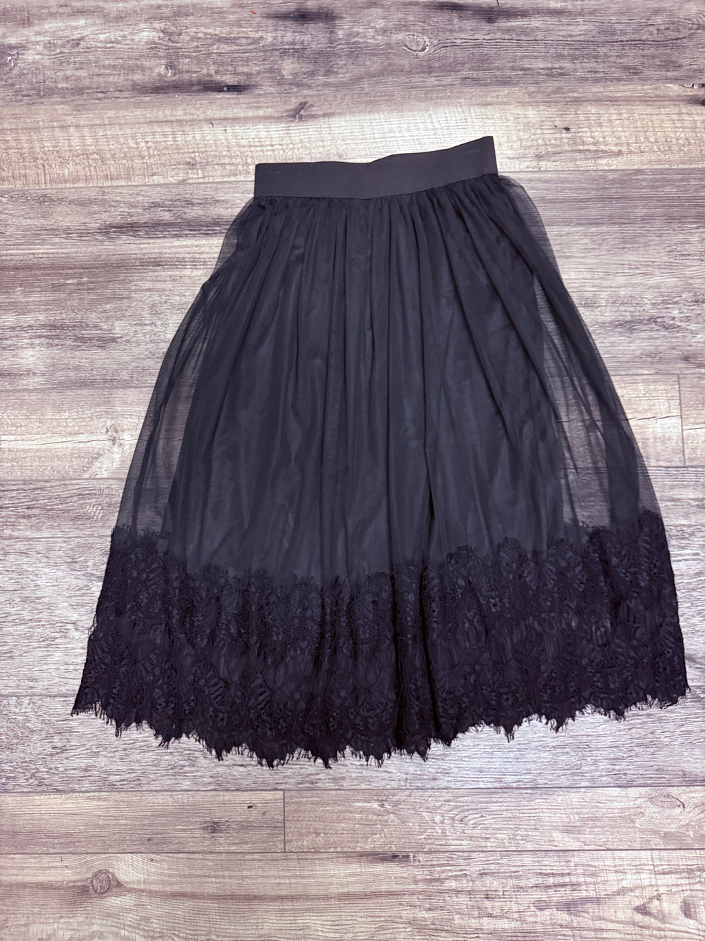 NWOT Kate & Mallory Mesh Overlay Skirt