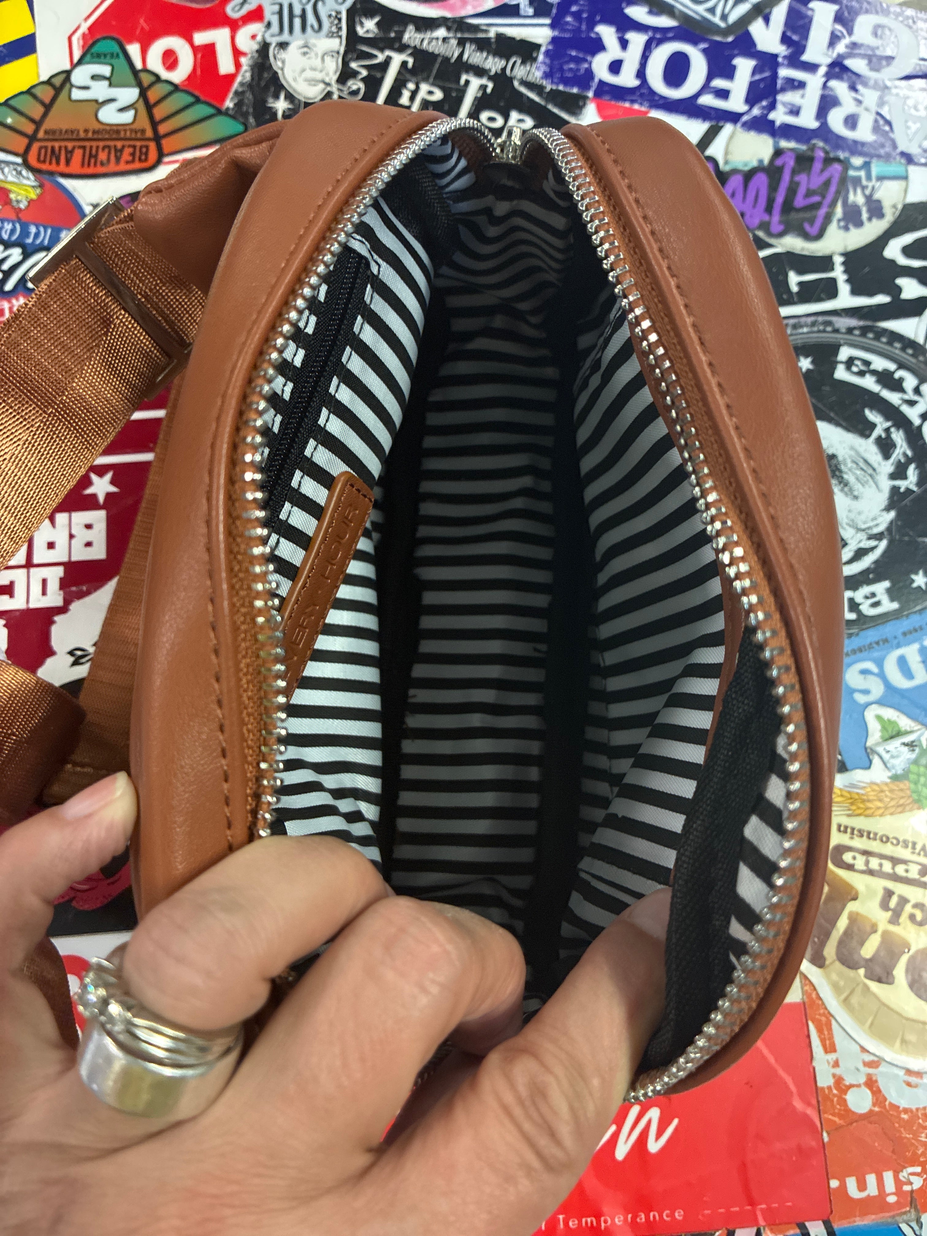 NWOT Jen&Co Vegan Leather Belt Bag
