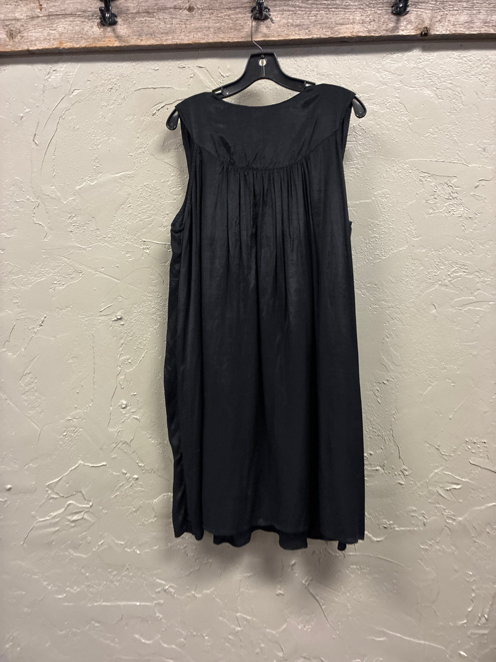 Pyramid Collection Sleeveless Midi Dress (org$80)