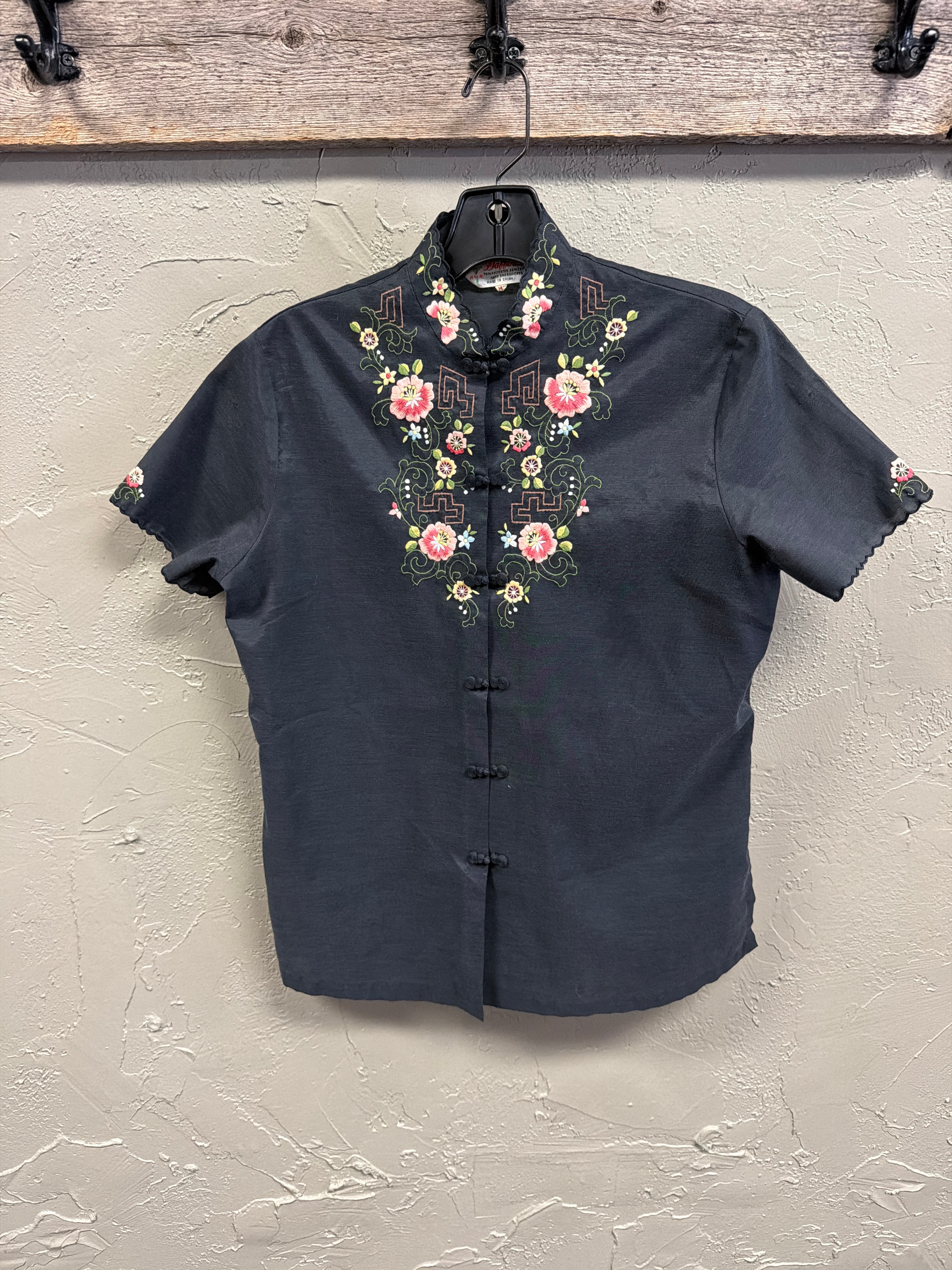 Vtg Daffodil Mandarin Collar Top