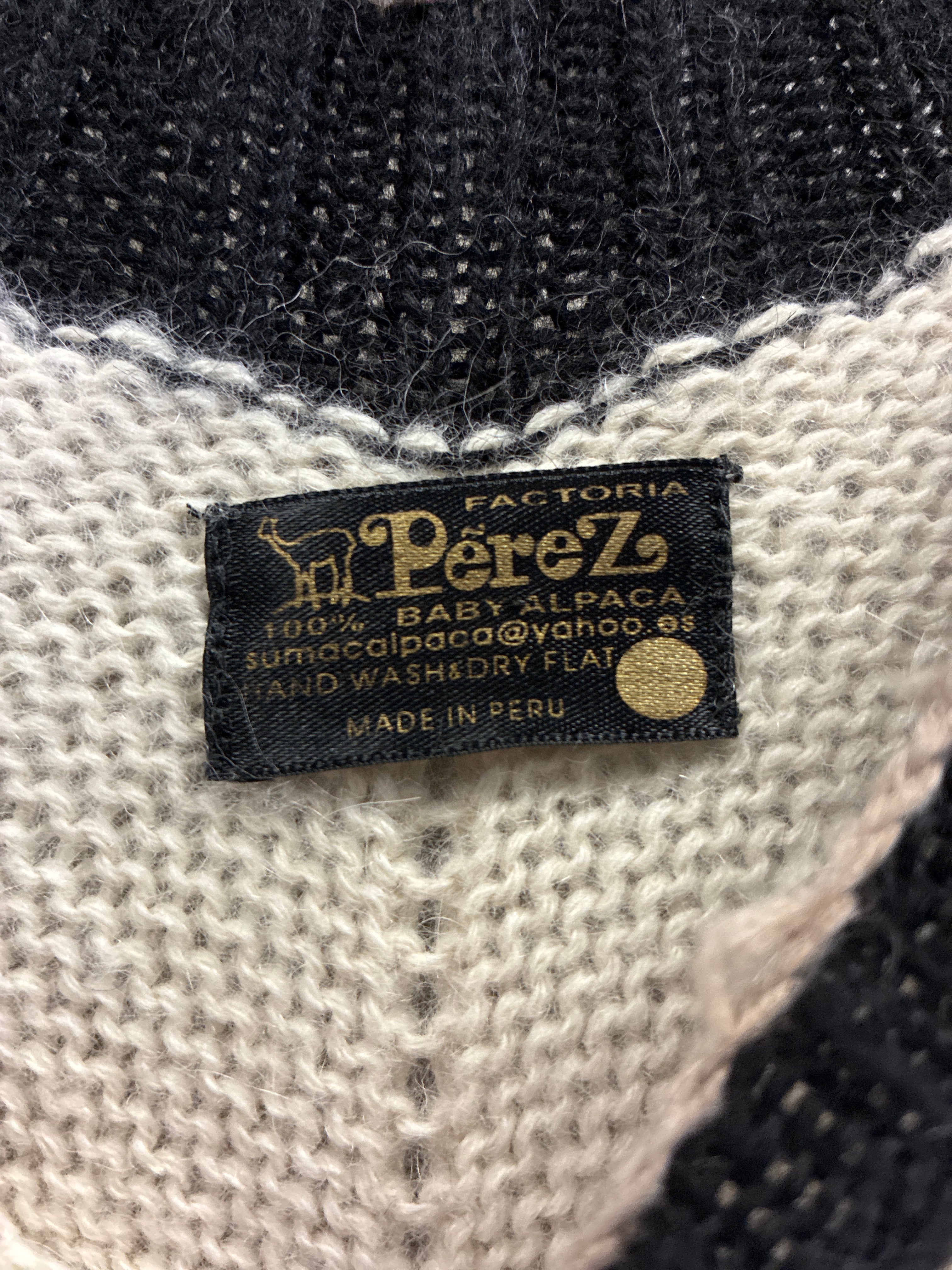 Vtg Factoria Perez Alpaca Poncho