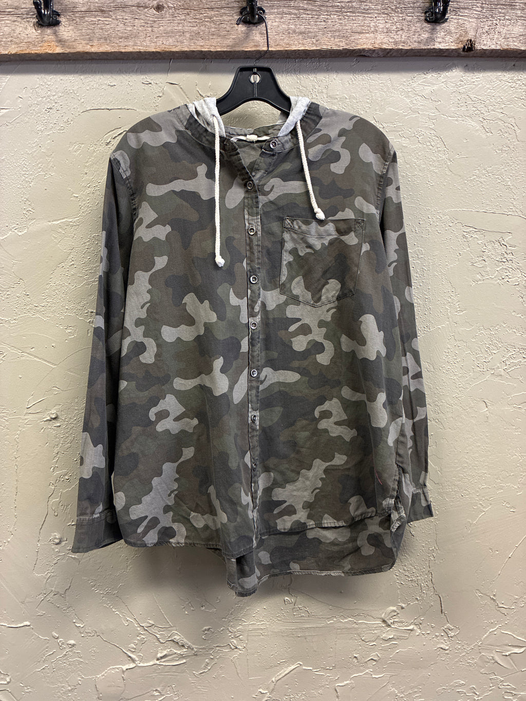 Vanilla Star Hooded Camo Shirt