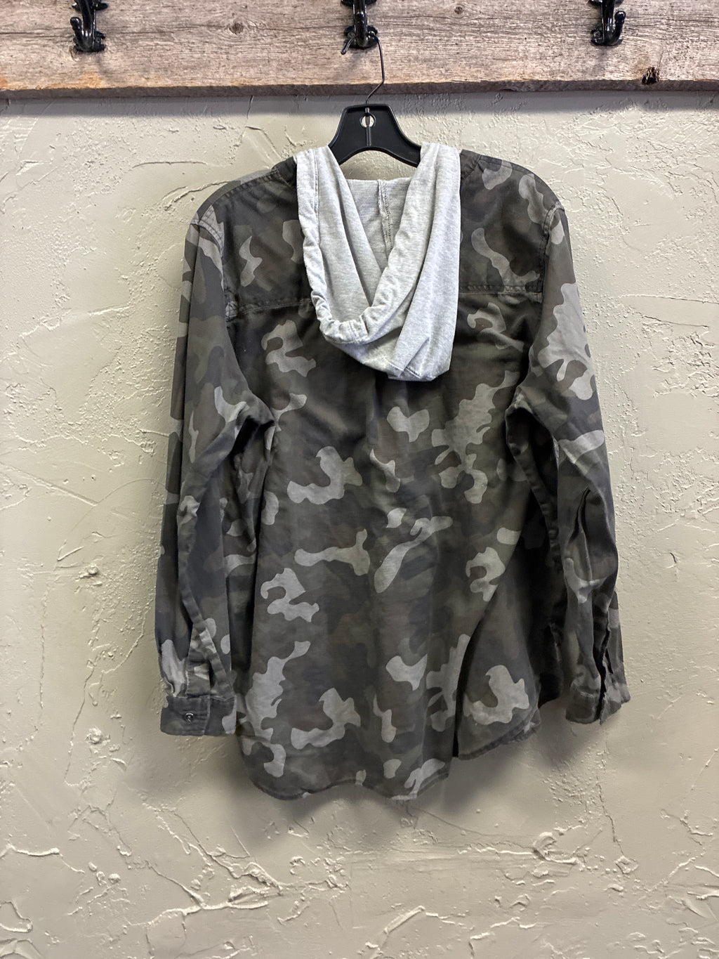Vanilla Star Hooded Camo Shirt