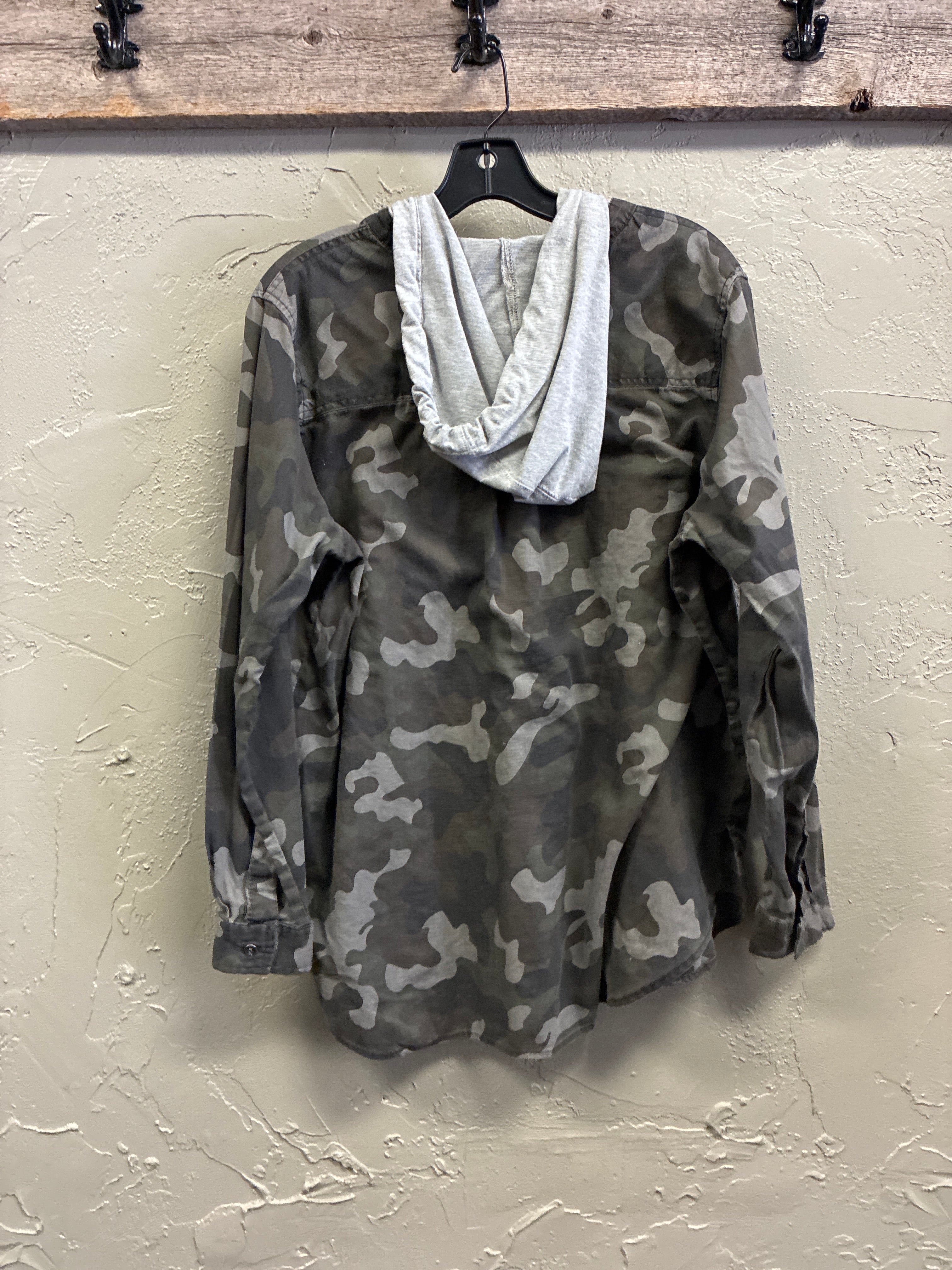 Vanilla Star Hooded Camo Shirt