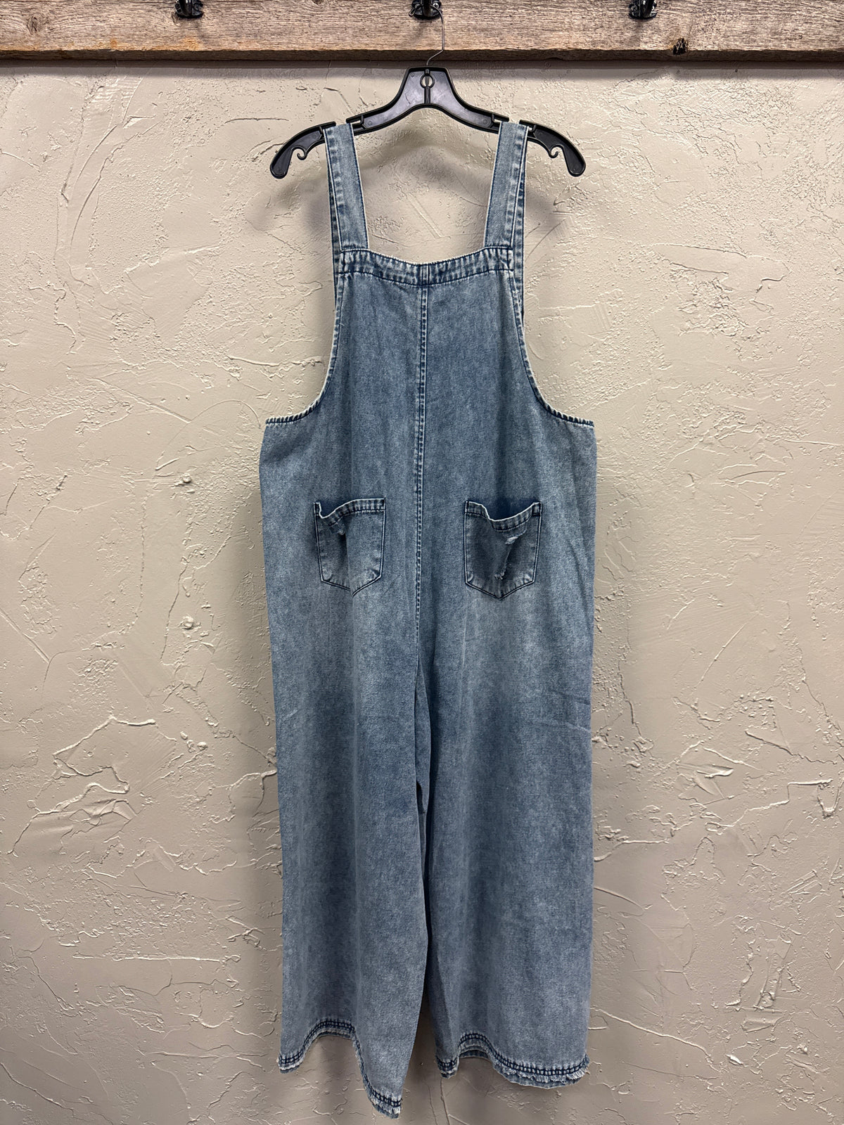 Easel Distressed Oversized Bibs