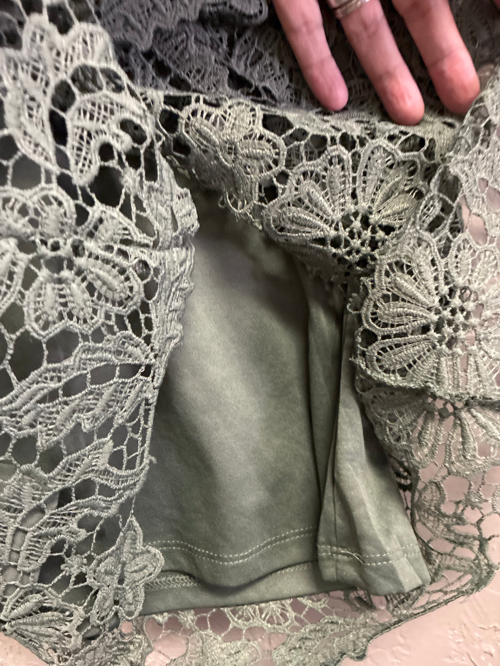 Adiva Floral Lace Sleeveless Top
