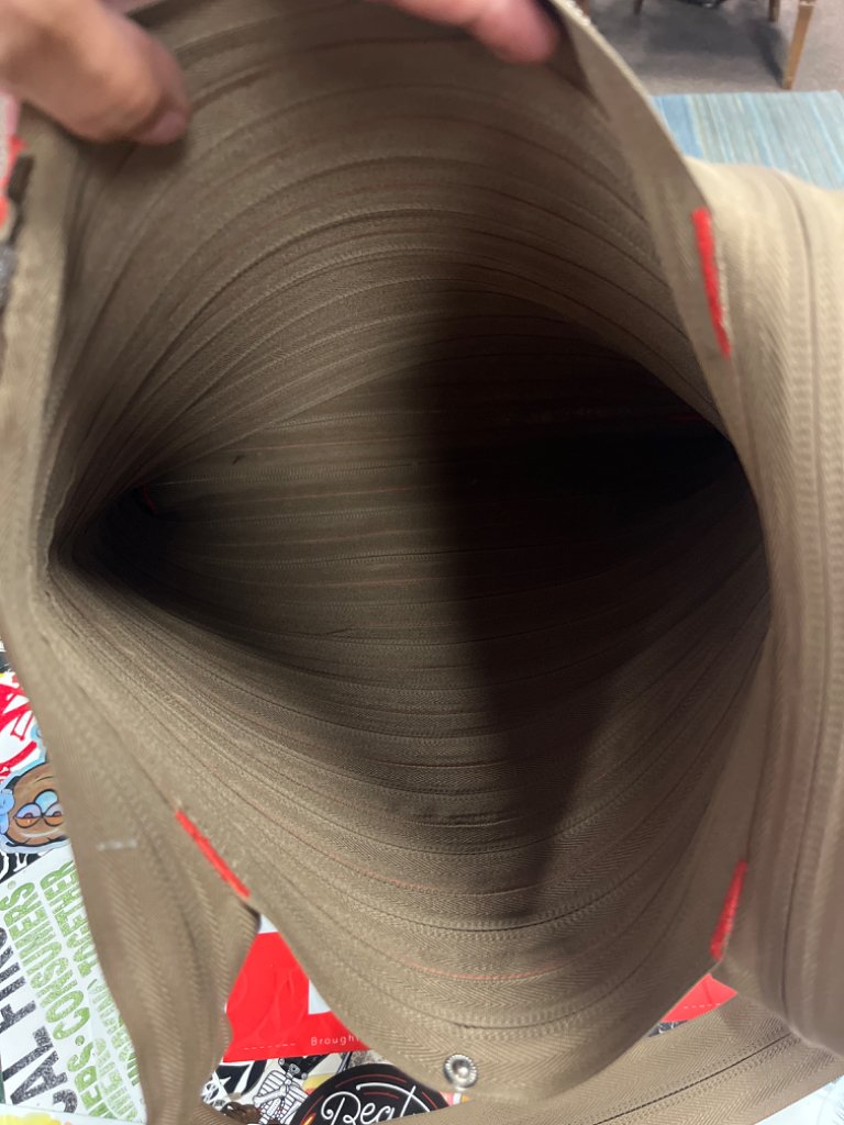 568545