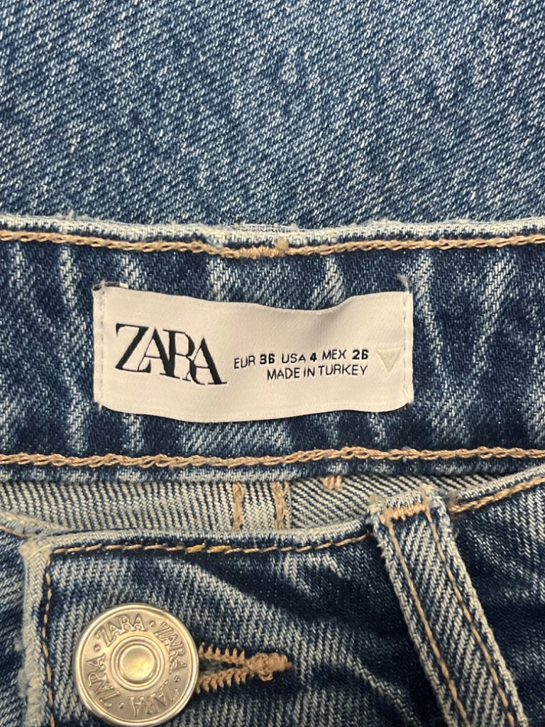 569888