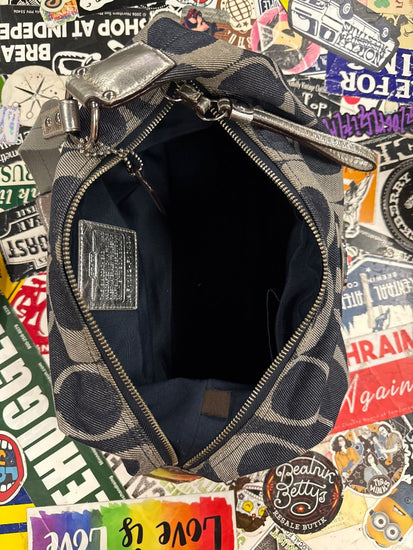 593018