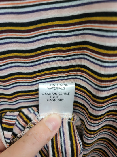 567819