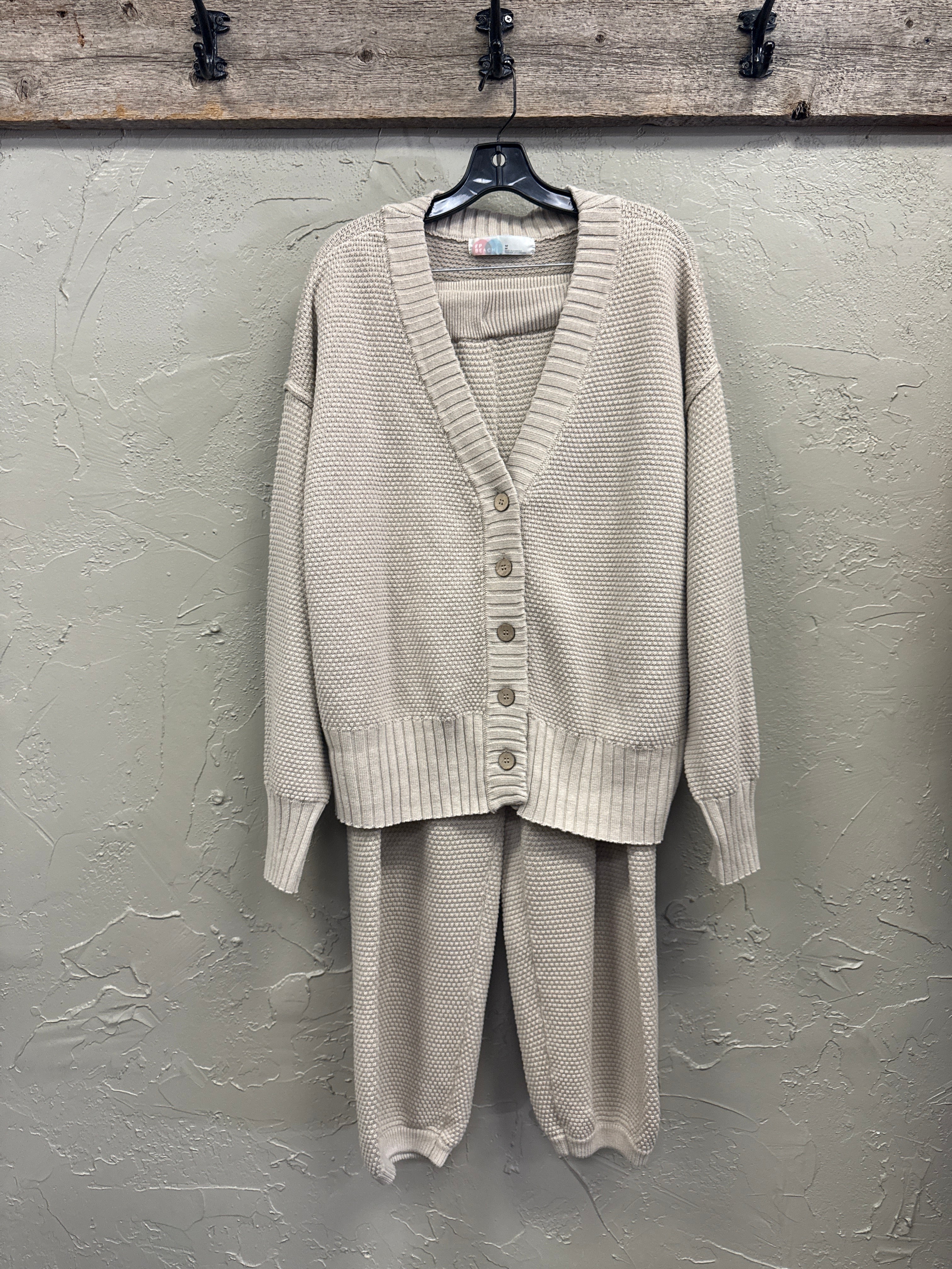 FP BEACH HAILEE CARDI SET (org$128)