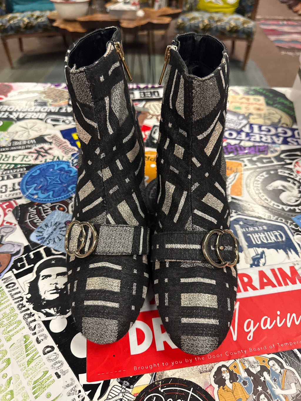 NIB BLEEKER & BOND METALLIC ANKLE BOOT