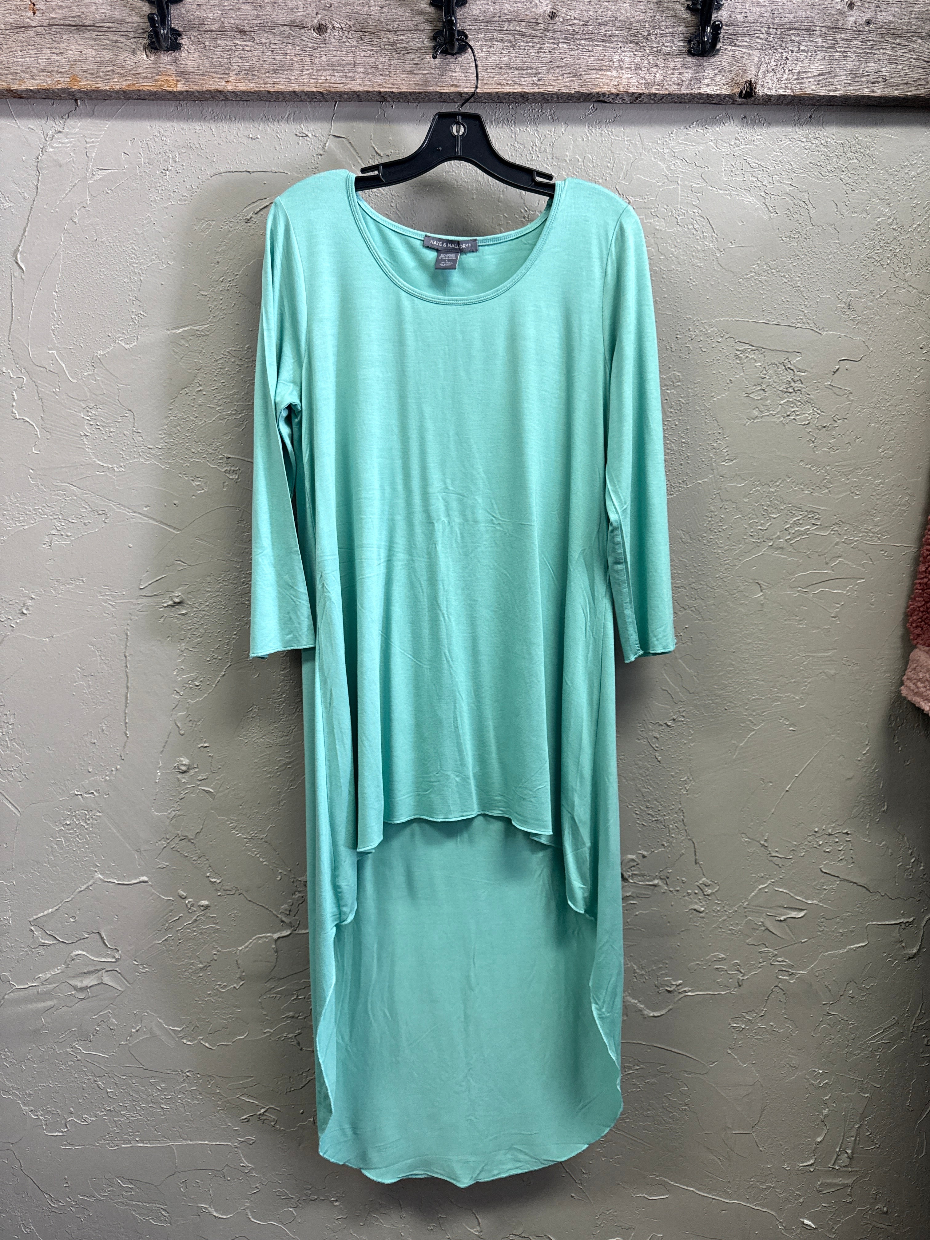 NWOT KATE & MALLORY HI-LO BLOUSE