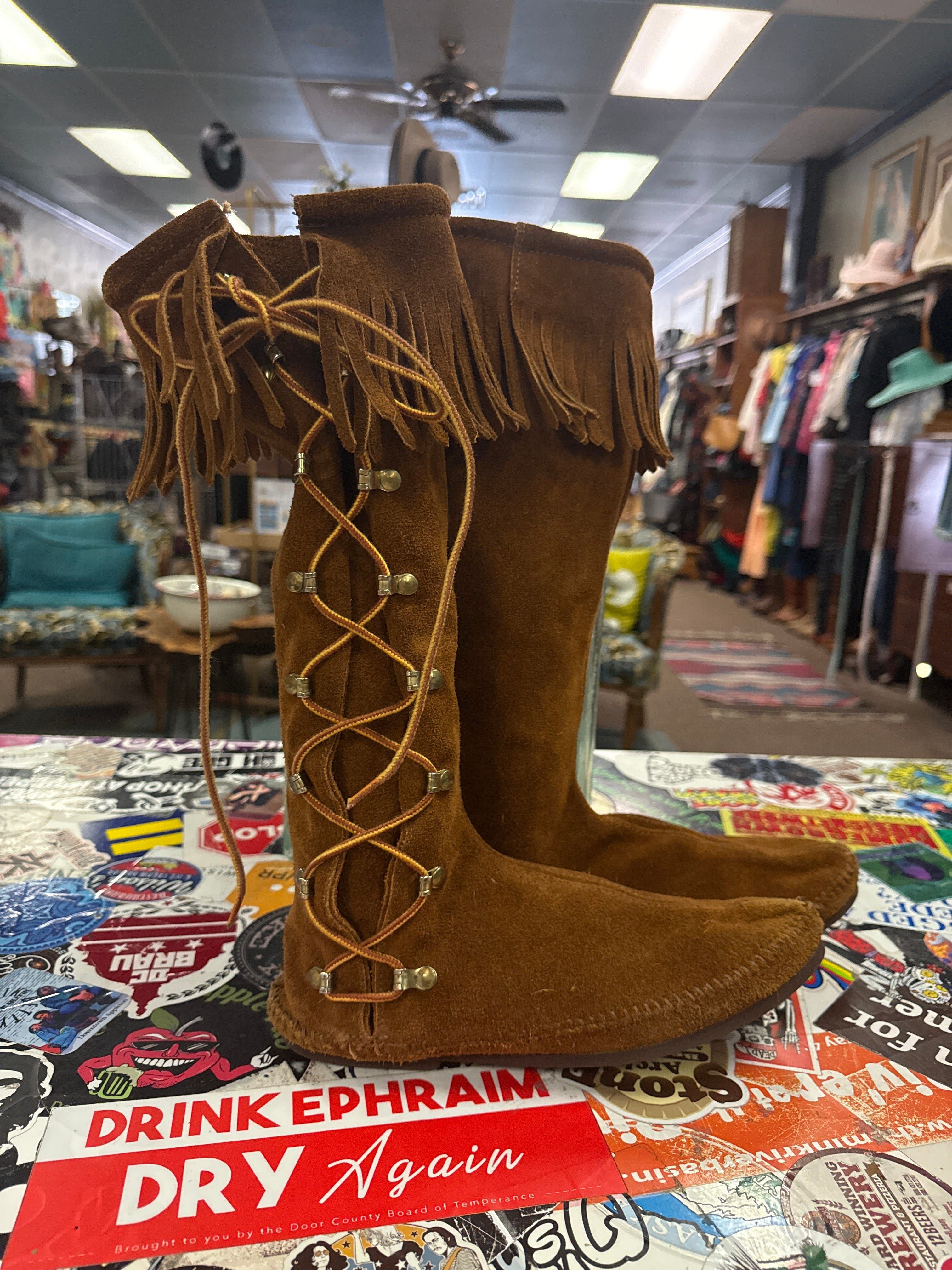 MINNETONKA SIDE LACE BOOTS