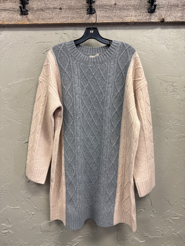 NWT HEM & THREAD SWEATER TUNIC